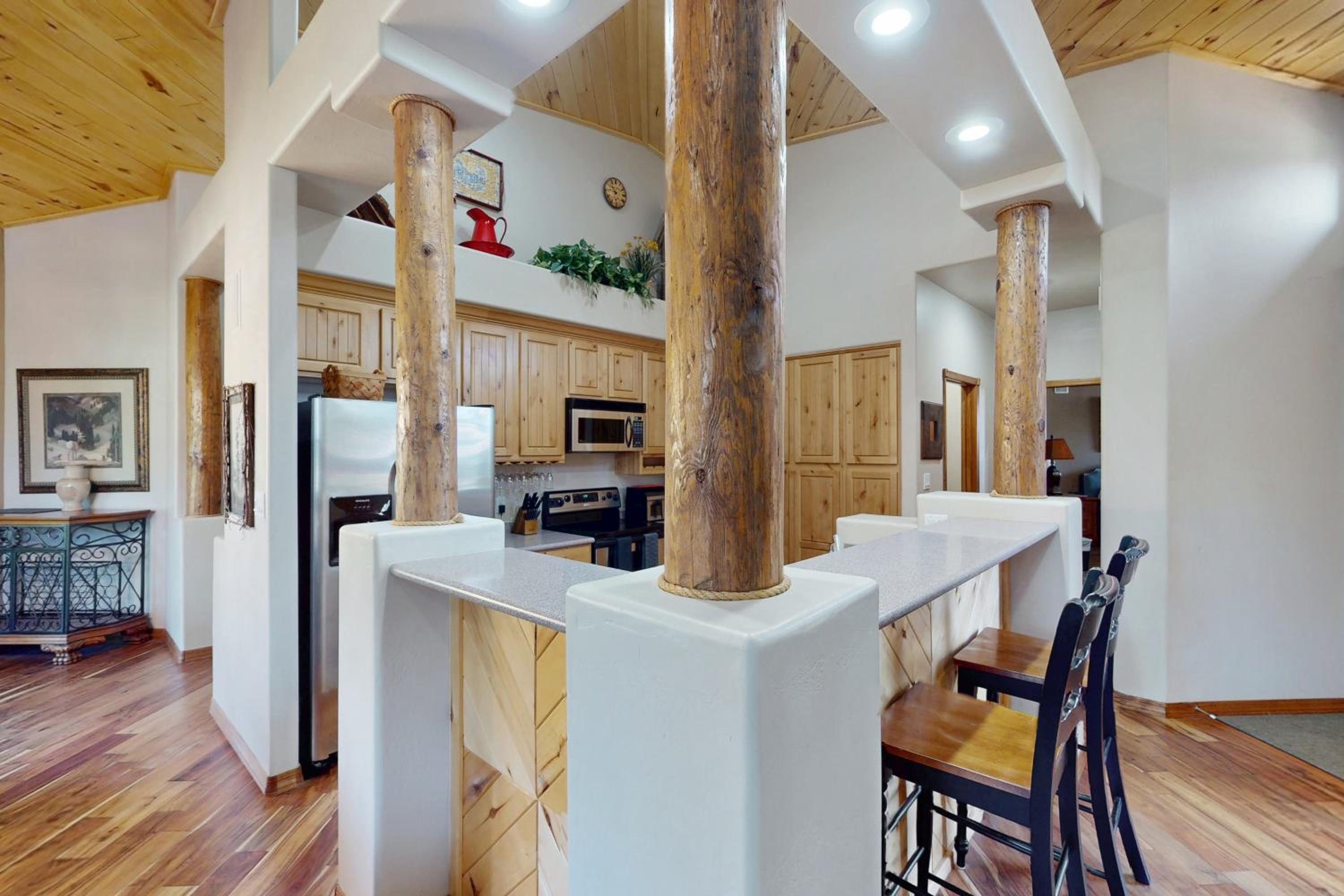 Golf, Trails and Lakes! Dog-Friendly Show Low Home