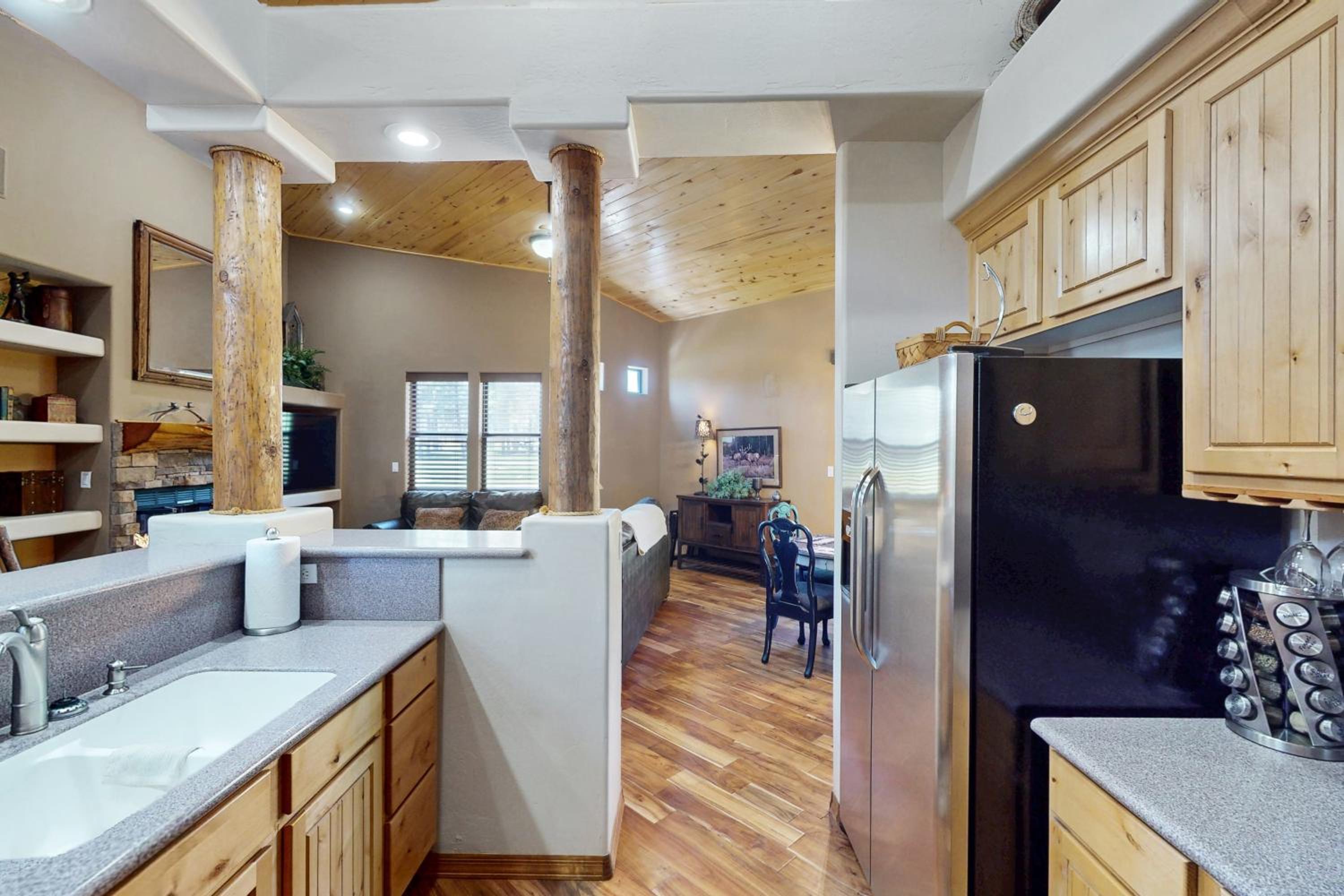 Golf, Trails and Lakes! Dog-Friendly Show Low Home