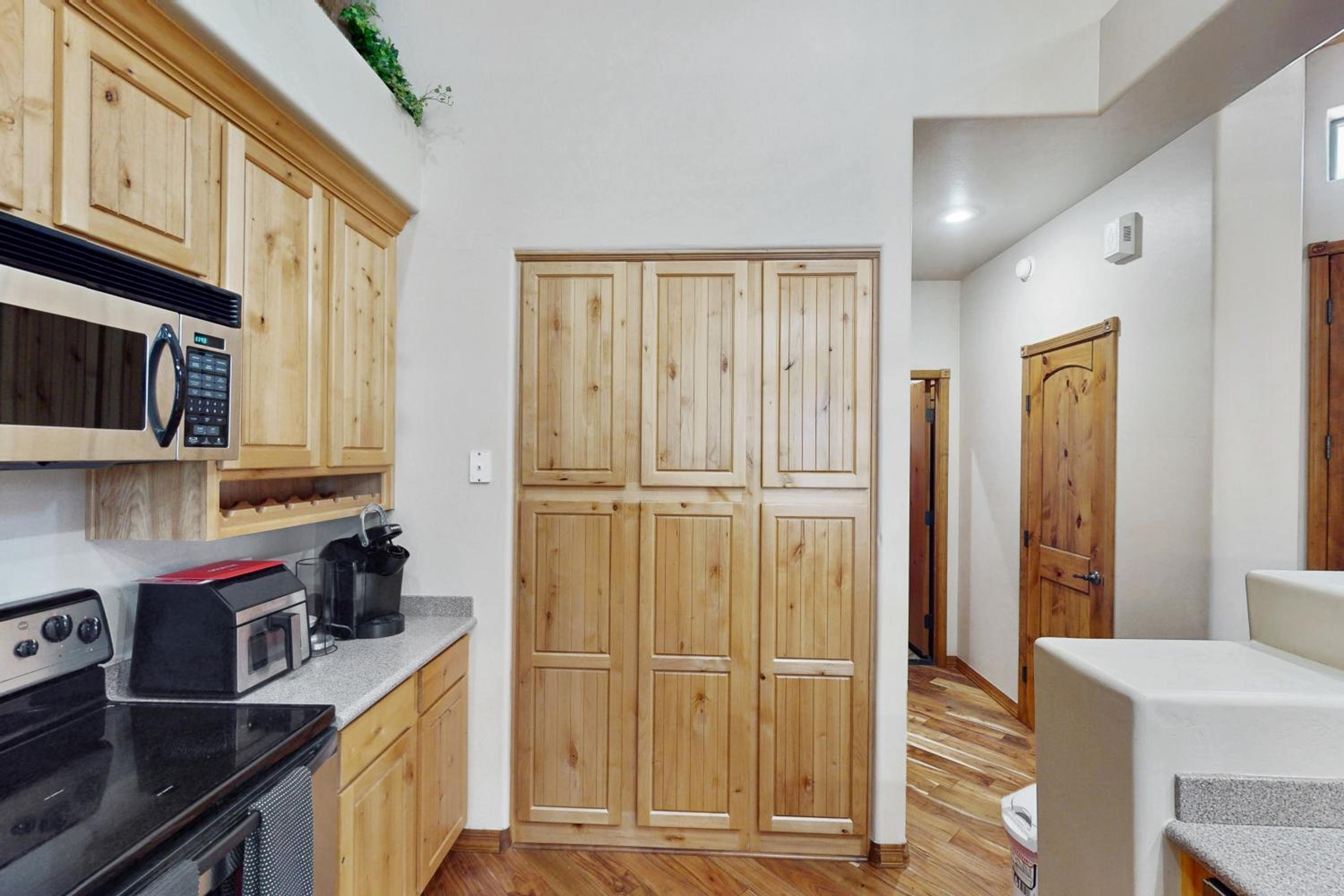 Golf, Trails and Lakes! Dog-Friendly Show Low Home