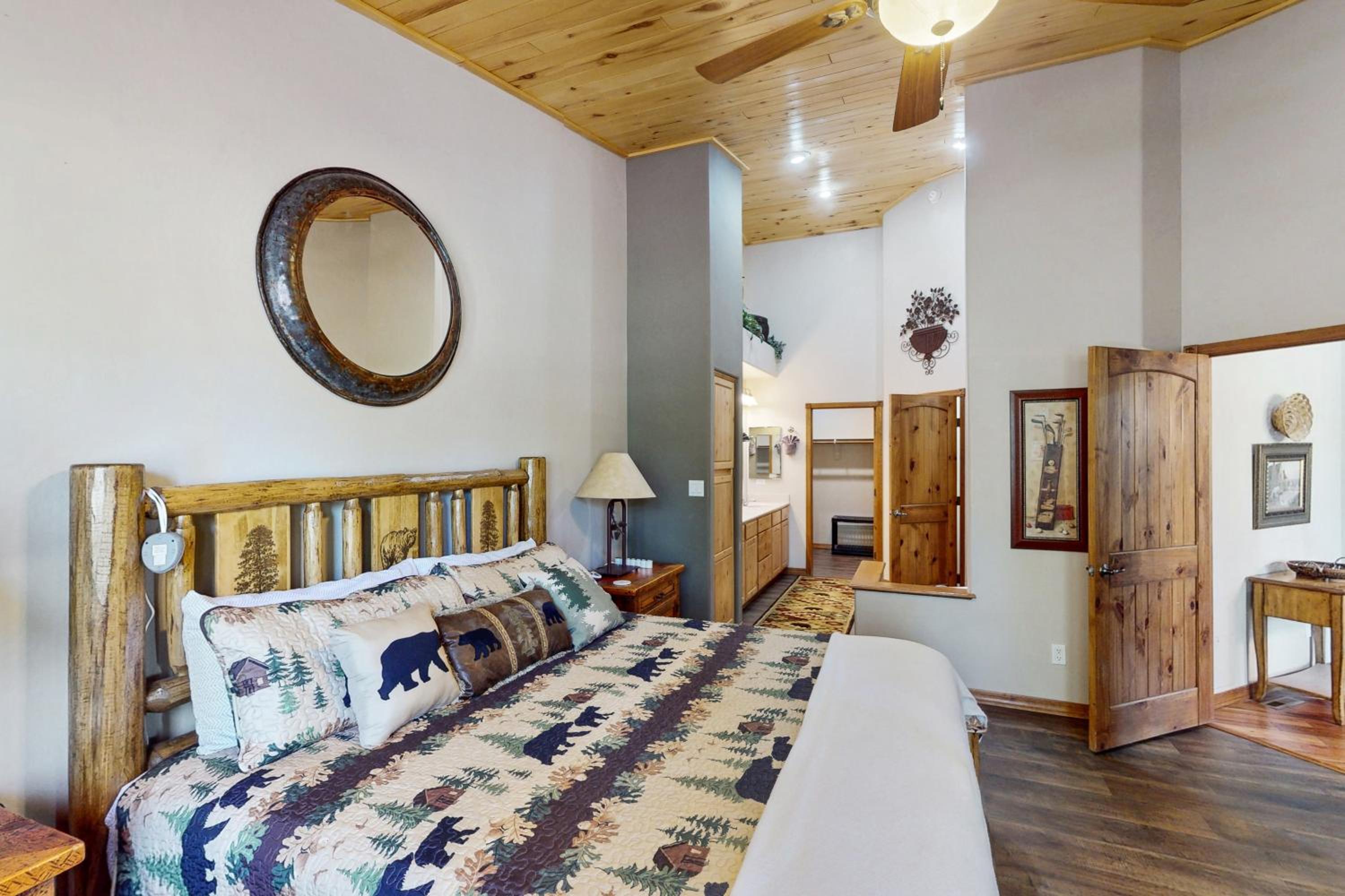 Golf, Trails and Lakes! Dog-Friendly Show Low Home