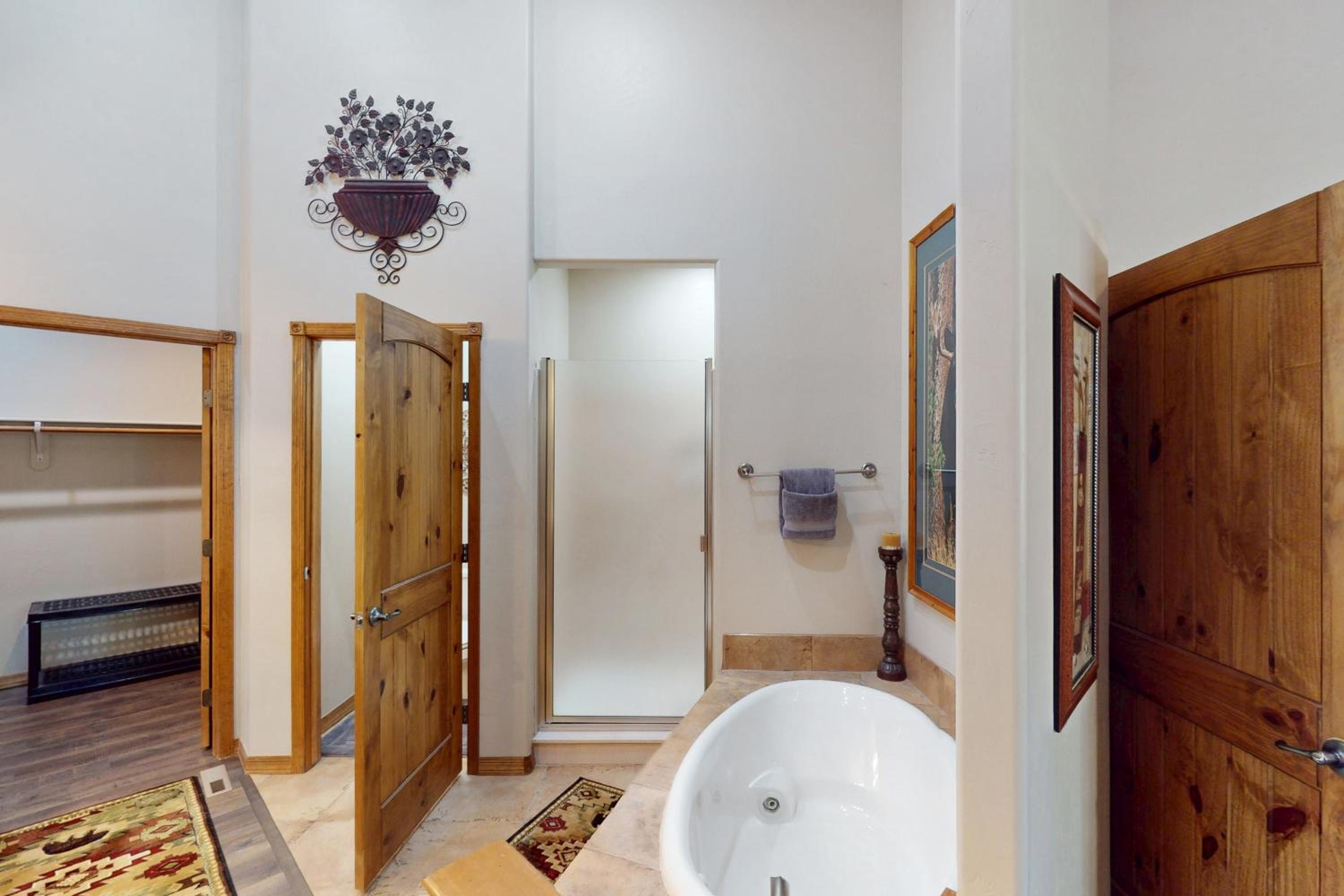 Golf, Trails and Lakes! Dog-Friendly Show Low Home