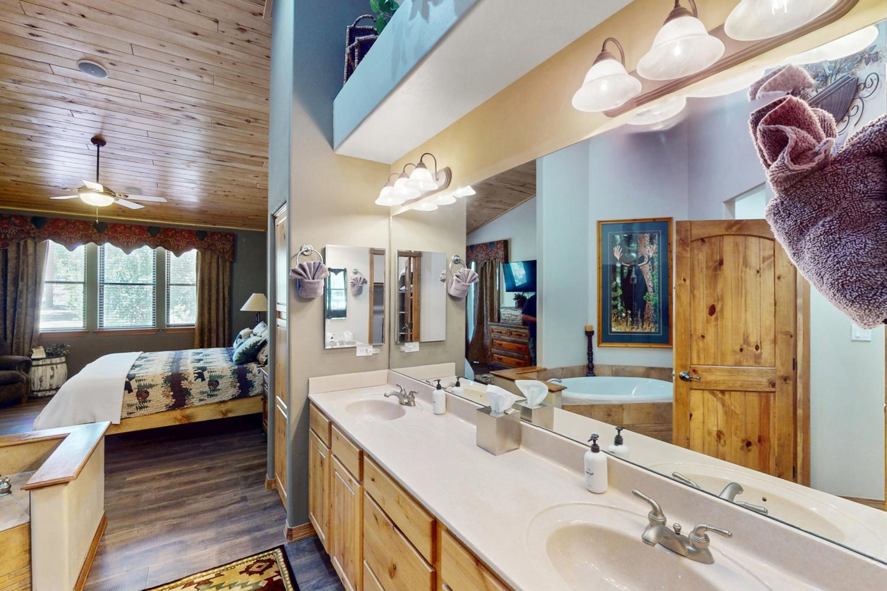 Golf, Trails and Lakes! Dog-Friendly Show Low Home