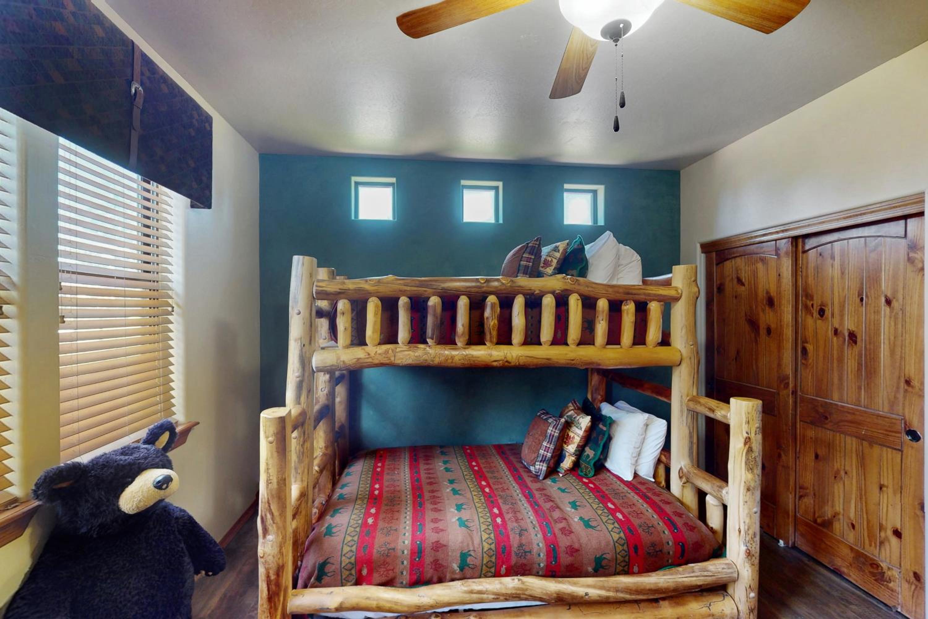 Golf, Trails and Lakes! Dog-Friendly Show Low Home