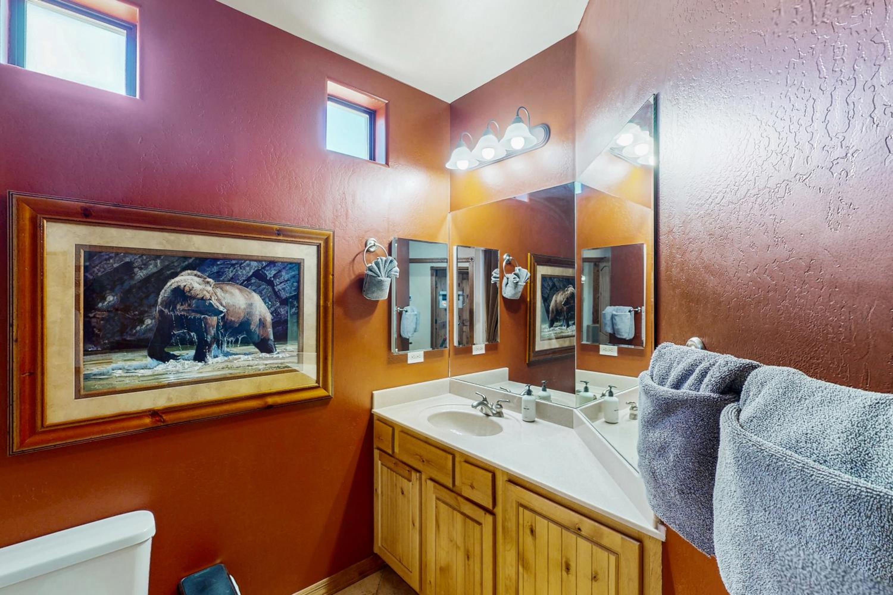 Golf, Trails and Lakes! Dog-Friendly Show Low Home