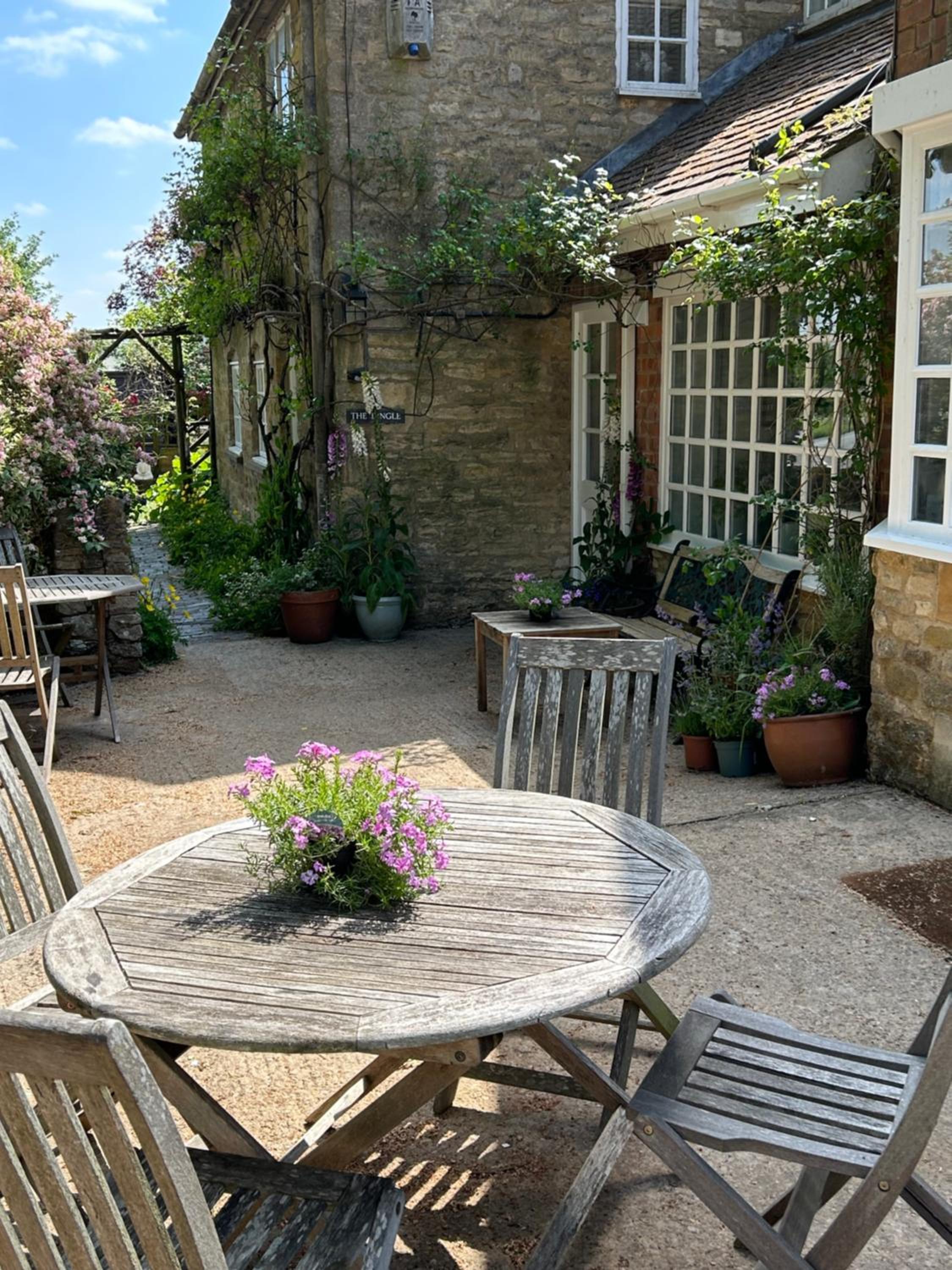 Apartment above Samantha Dadd Art Studio - in the Cotswolds