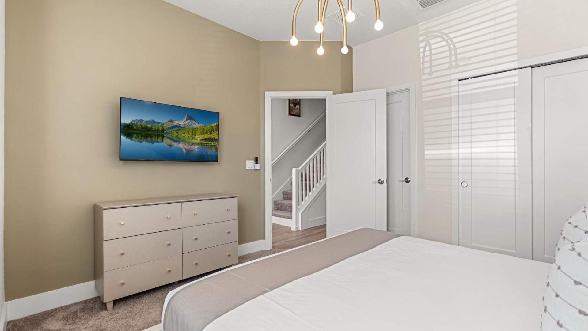 Upstay Pristine 3BR Home with Private Pool & BBQ