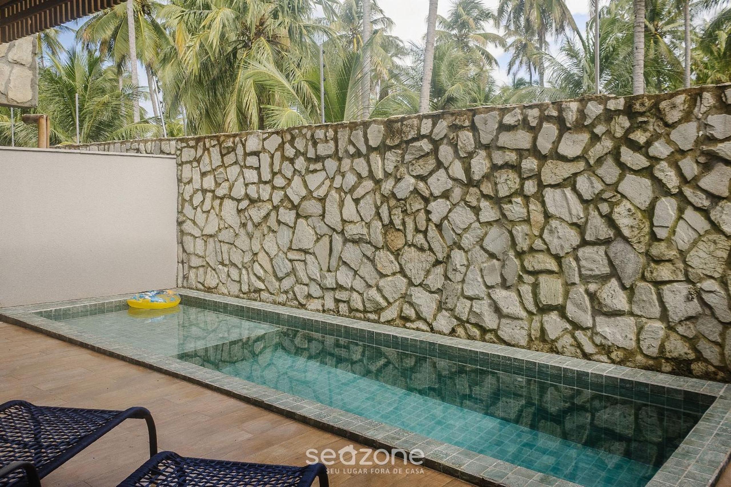 Modern apt with pool and 3 suites VKA0115