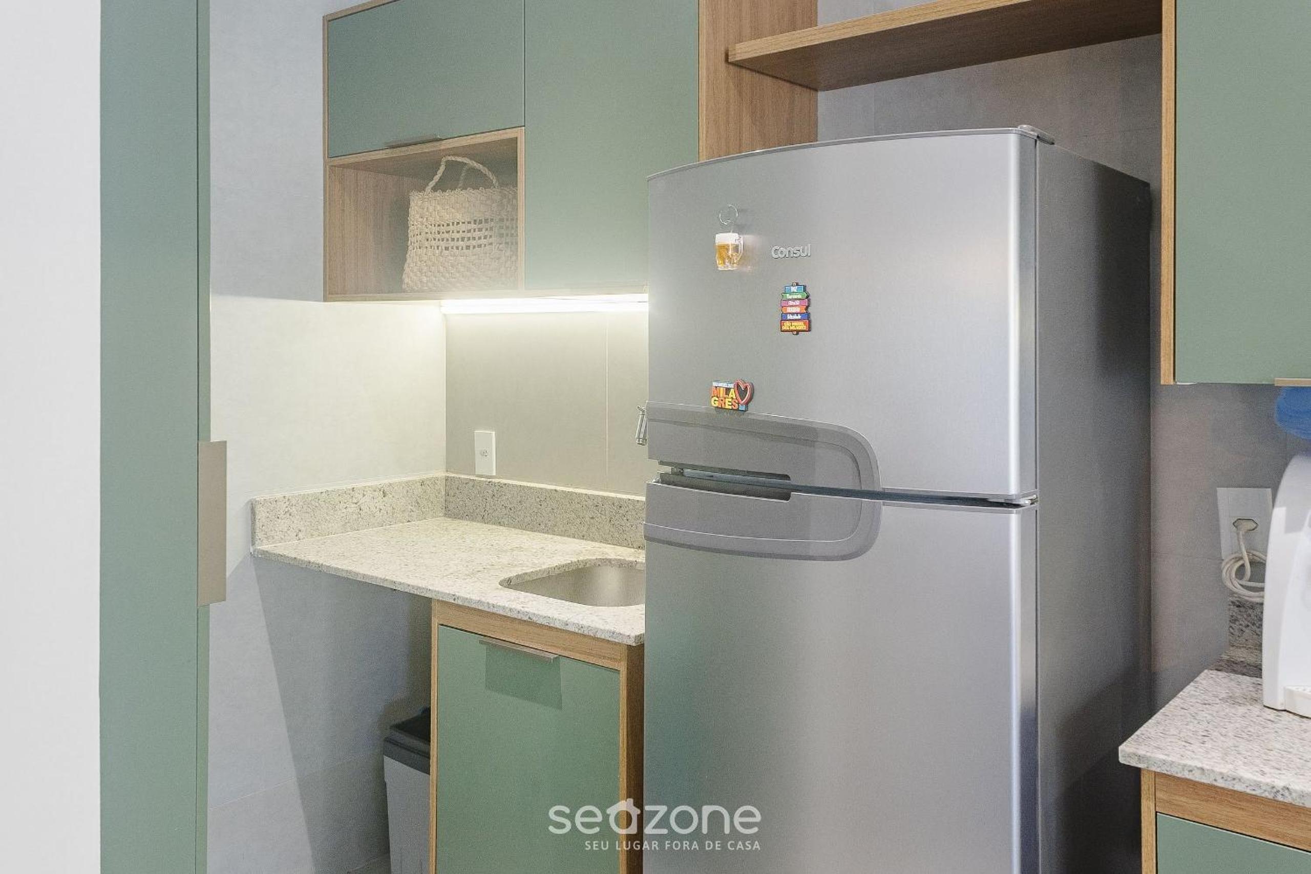 Modern apt with pool and 3 suites VKA0115