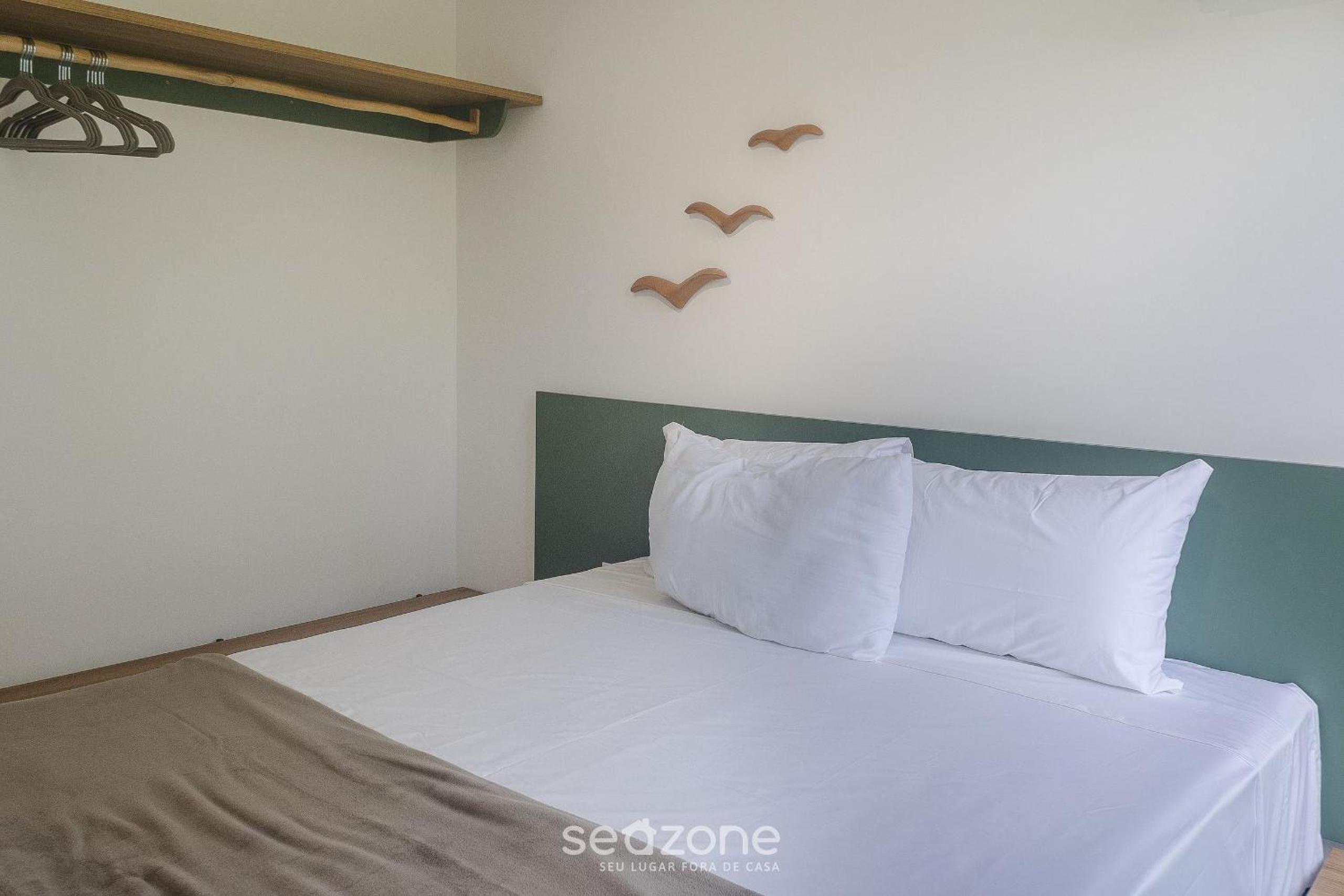 Modern apt with pool and 3 suites VKA0115