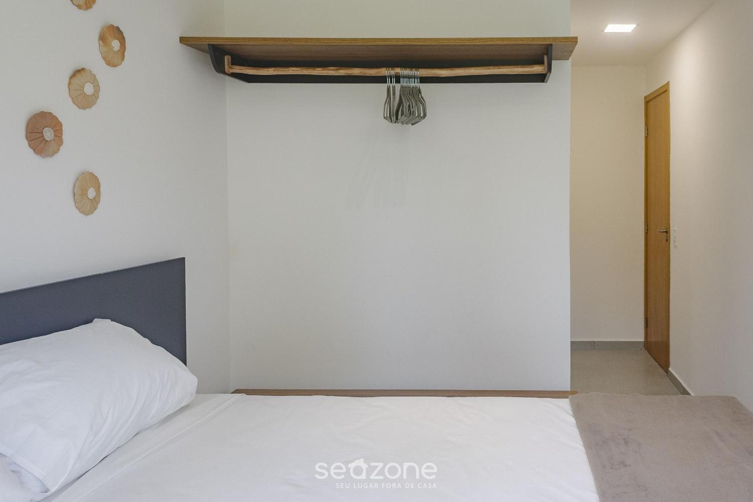 Modern apt with pool and 3 suites VKA0115
