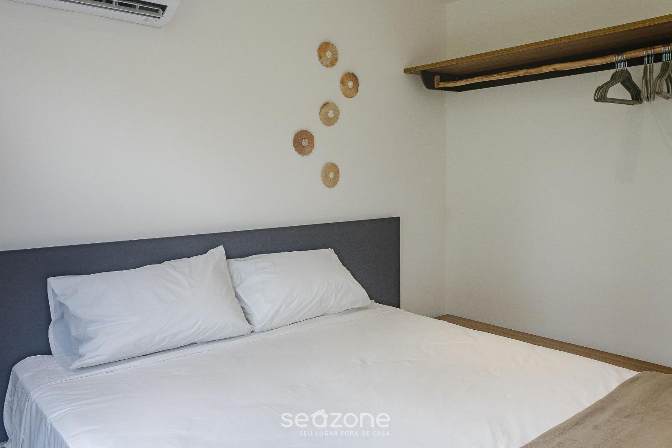Modern apt with pool and 3 suites VKA0115