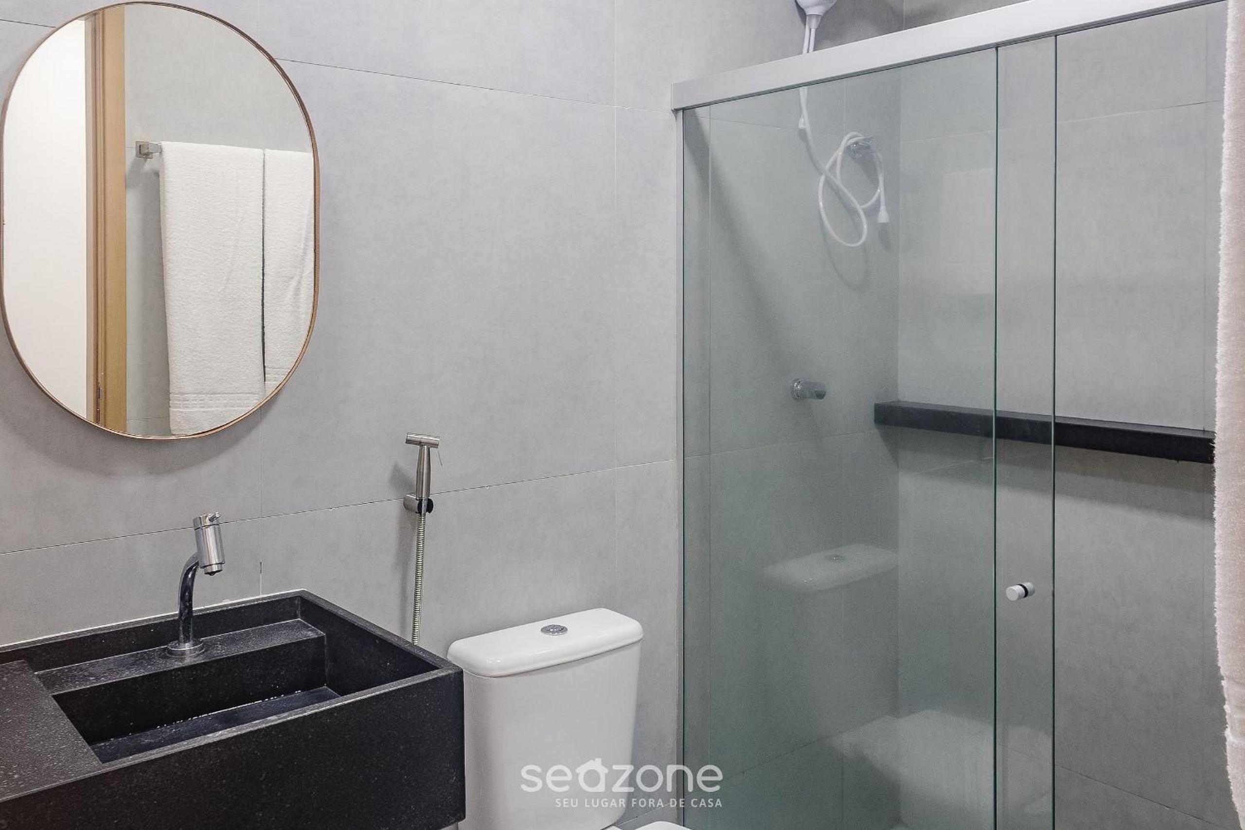 Modern apt with pool and 3 suites VKA0115