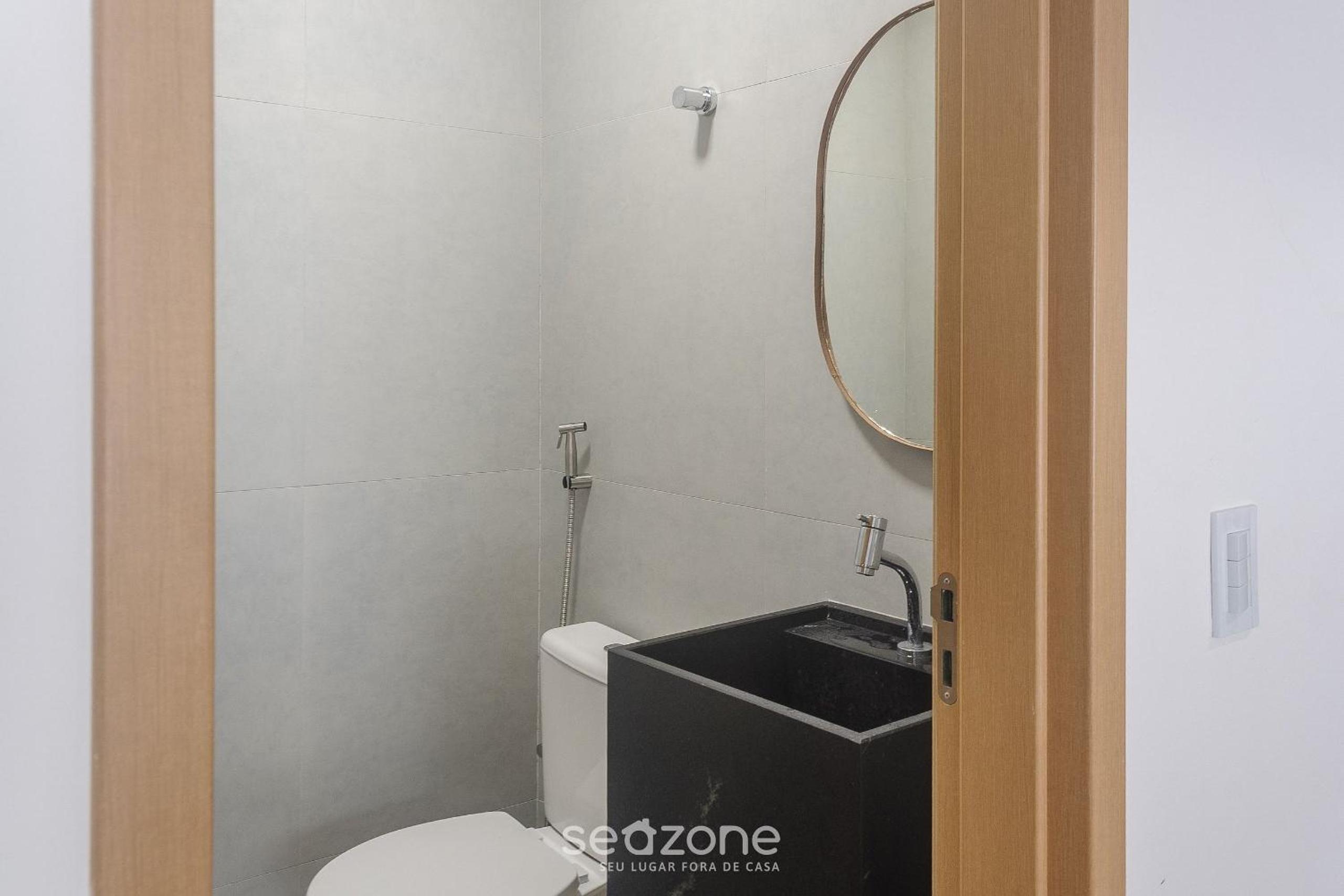 Modern apt with pool and 3 suites VKA0115