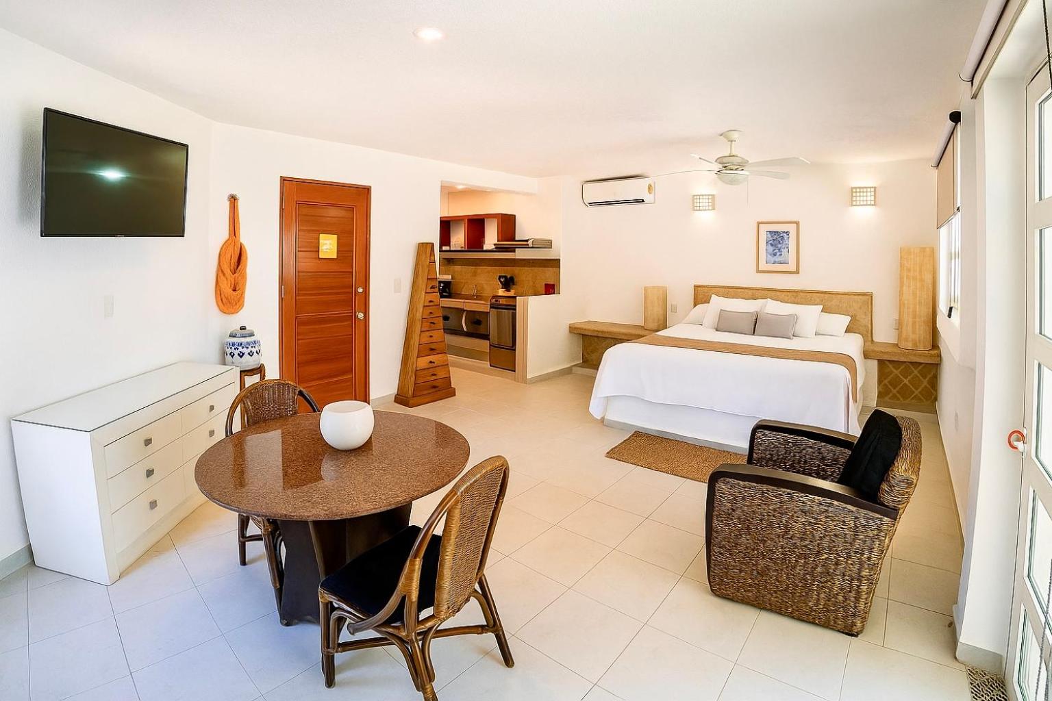 Amazing Complex Near 5th Avenue by Andiani Travel