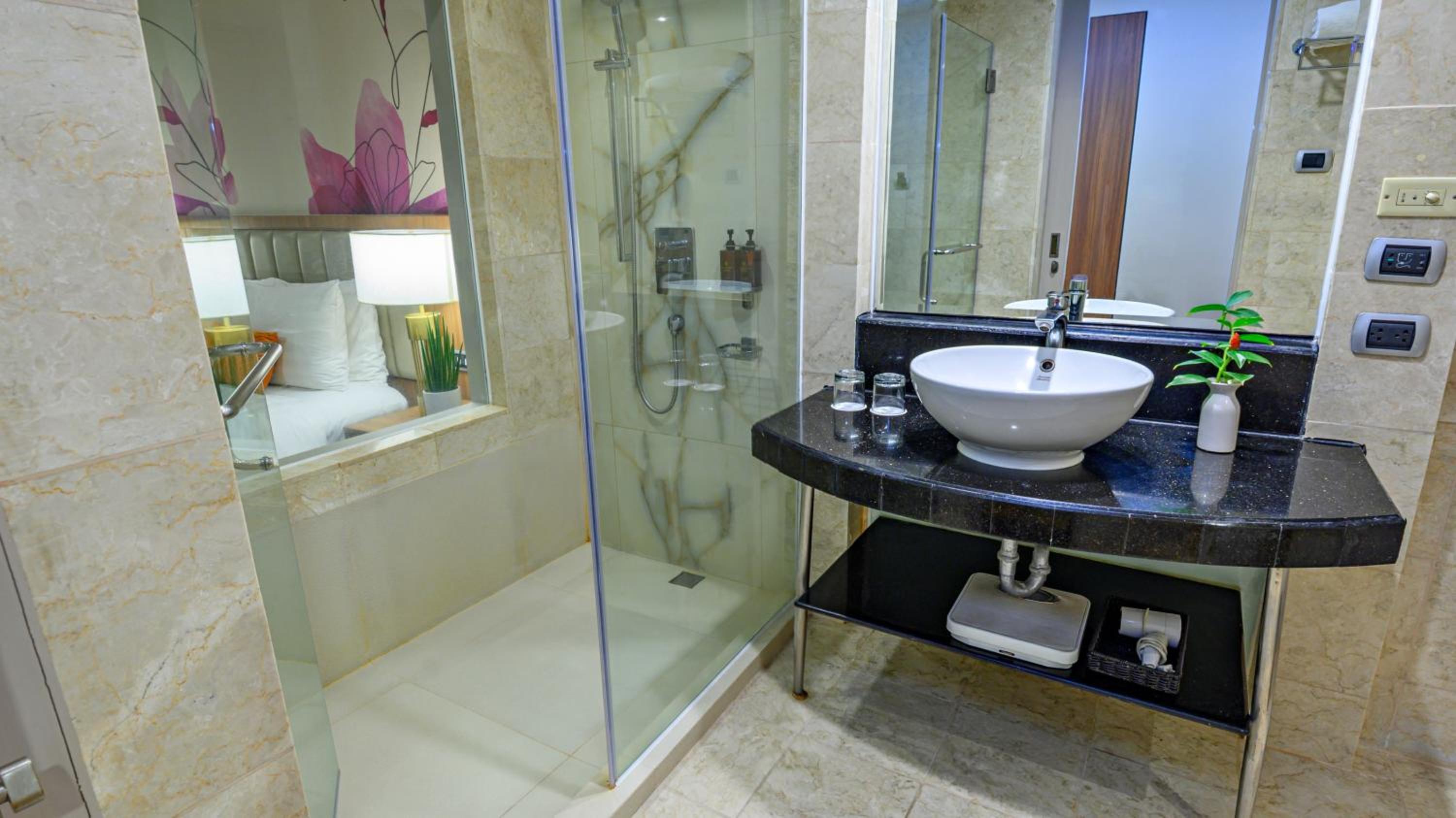 MCollection - Business & Leisure Stay in Eastwood City