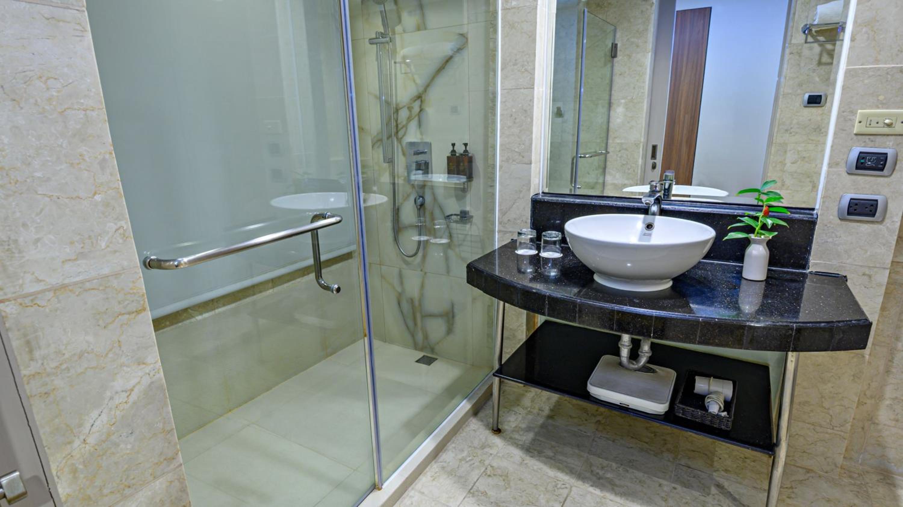 MCollection - Business & Leisure Stay in Eastwood City