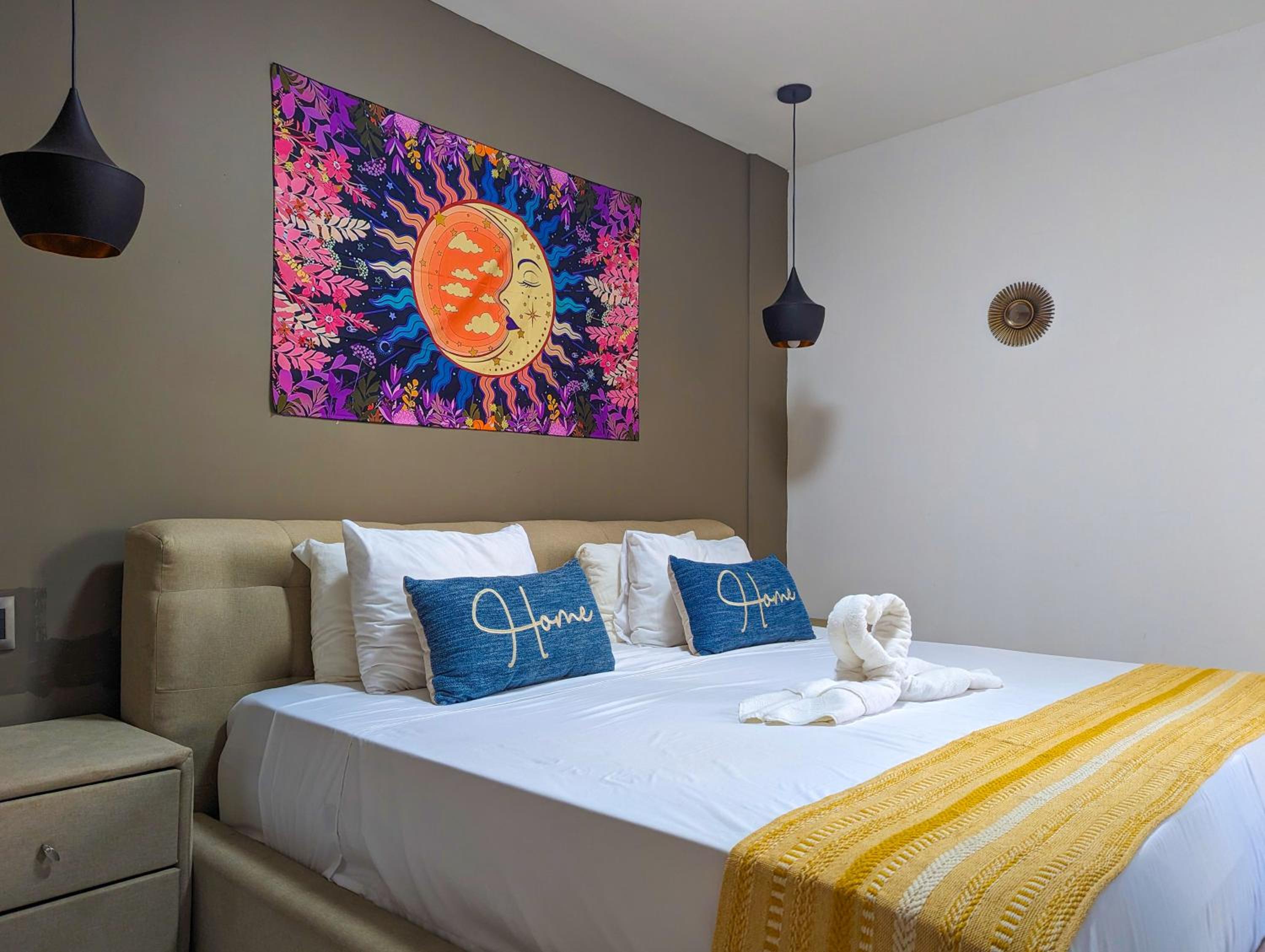 Romantic Escape 1 Bedroom 500m from Beach King Bed Pool Gym Fast WiFi 204