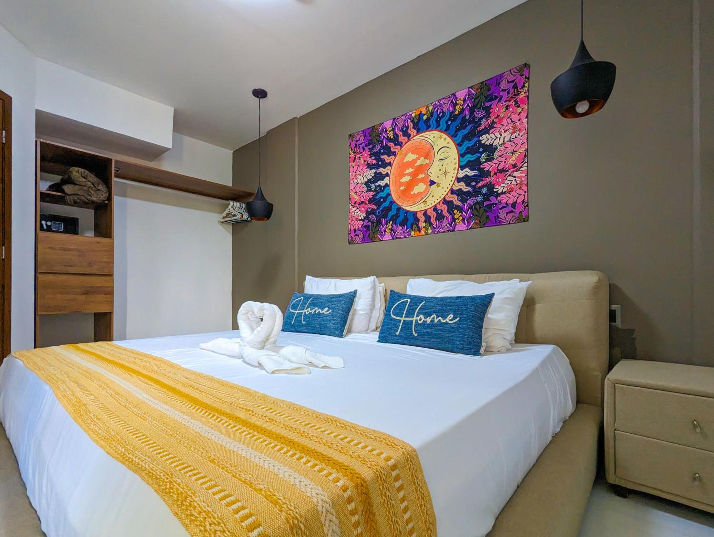 Romantic Escape 1 Bedroom 500m from Beach King Bed Pool Gym Fast WiFi 204