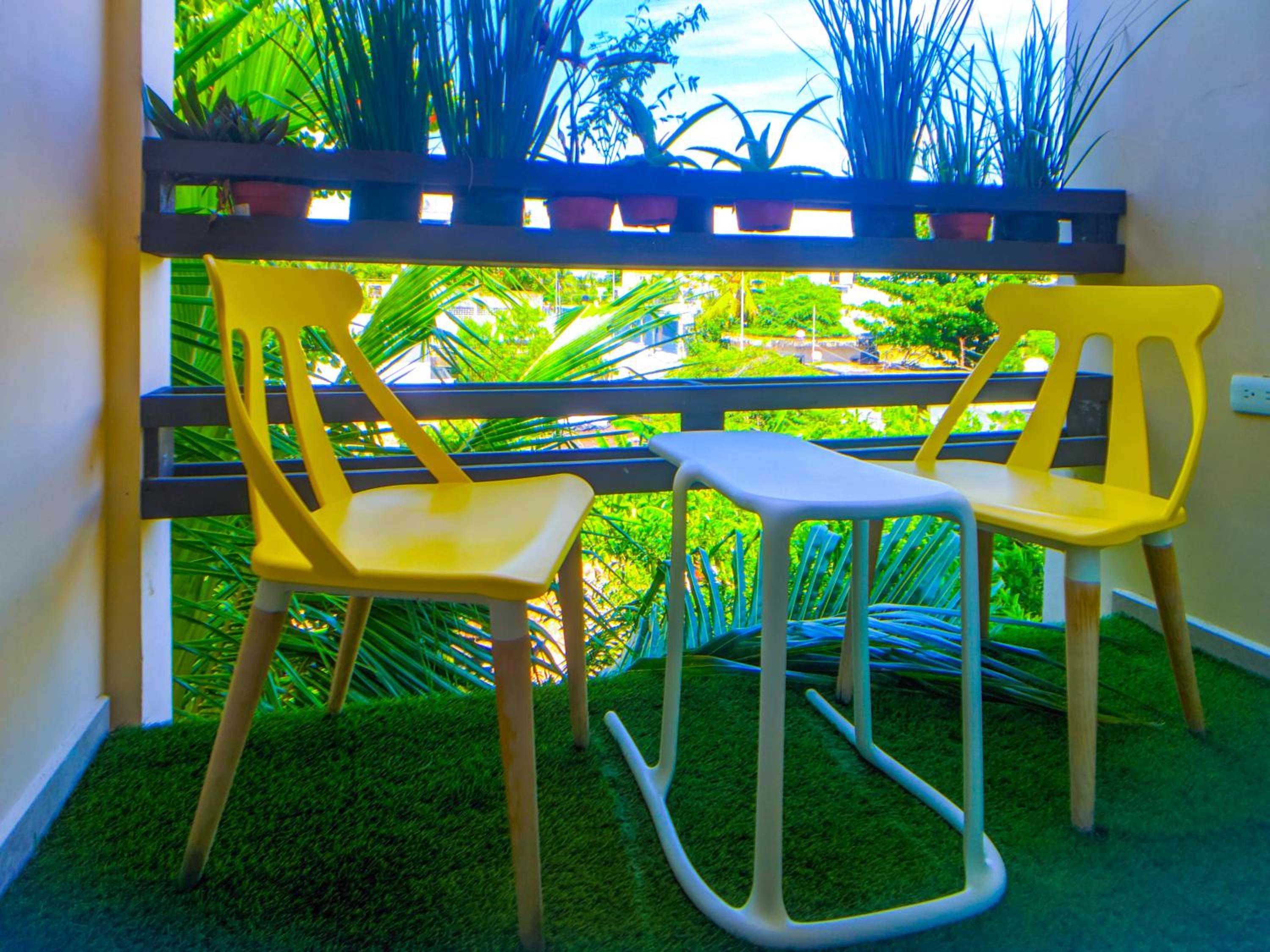 Remote Work in Cozy & Peaceful Suite Steps to Beach & 5th Ave Patio Fast WiFi AC UVA14
