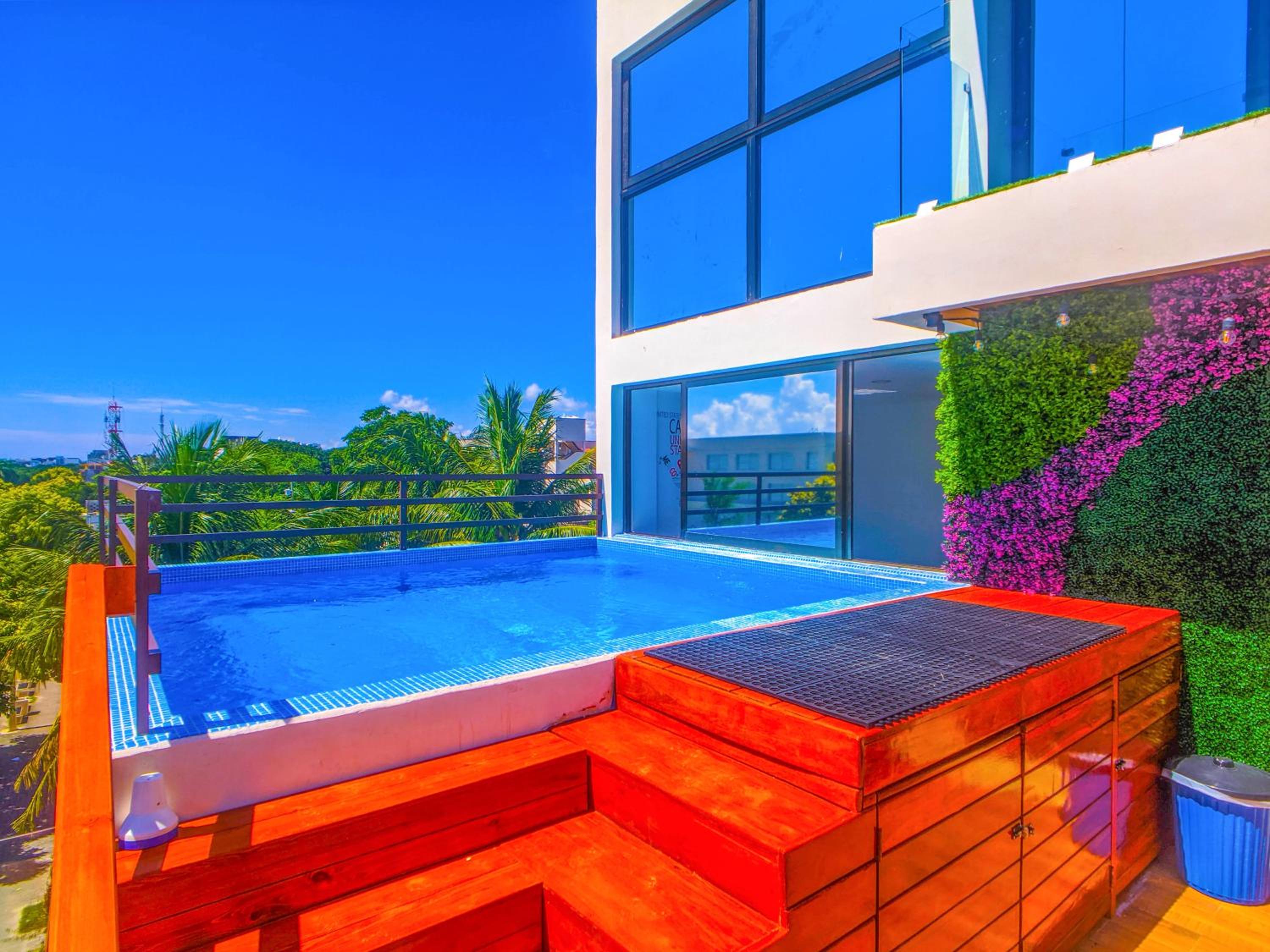Remote Work in Cozy & Peaceful Suite Steps to Beach & 5th Ave Patio Fast WiFi AC UVA14
