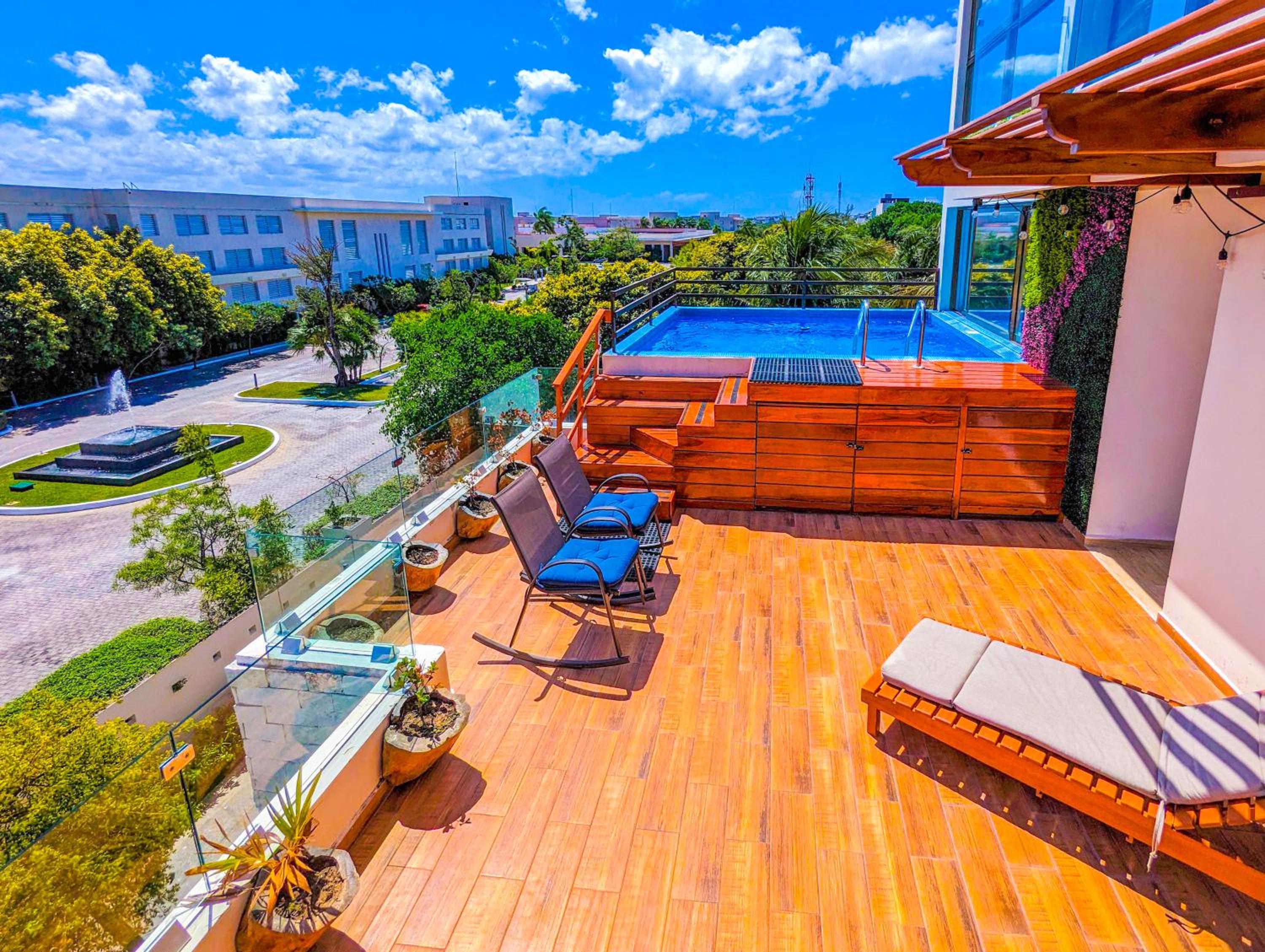Remote Work in Cozy & Peaceful Suite Steps to Beach & 5th Ave Patio Fast WiFi AC UVA14