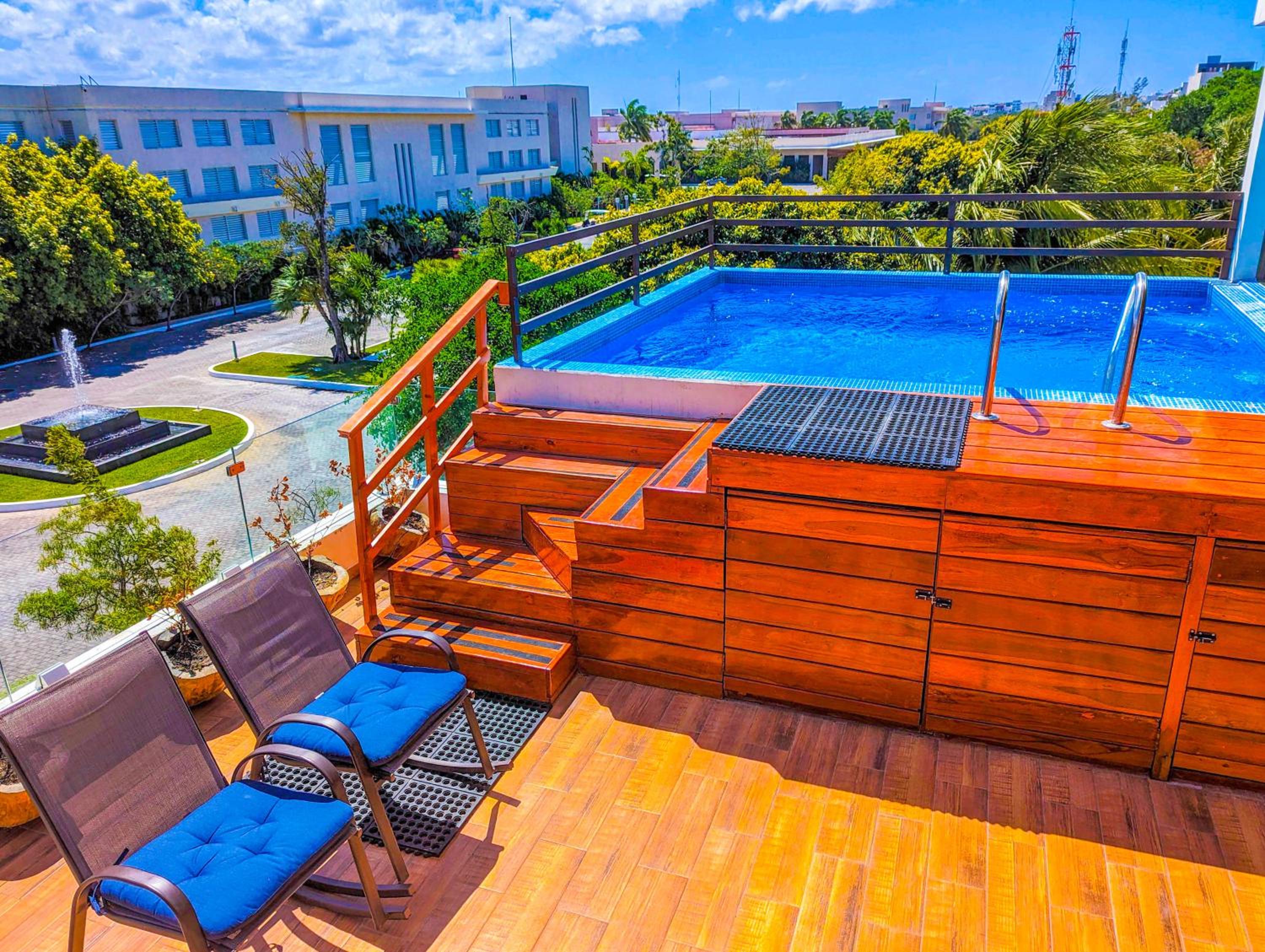Remote Work in Cozy & Peaceful Suite Steps to Beach & 5th Ave Patio Fast WiFi AC UVA14