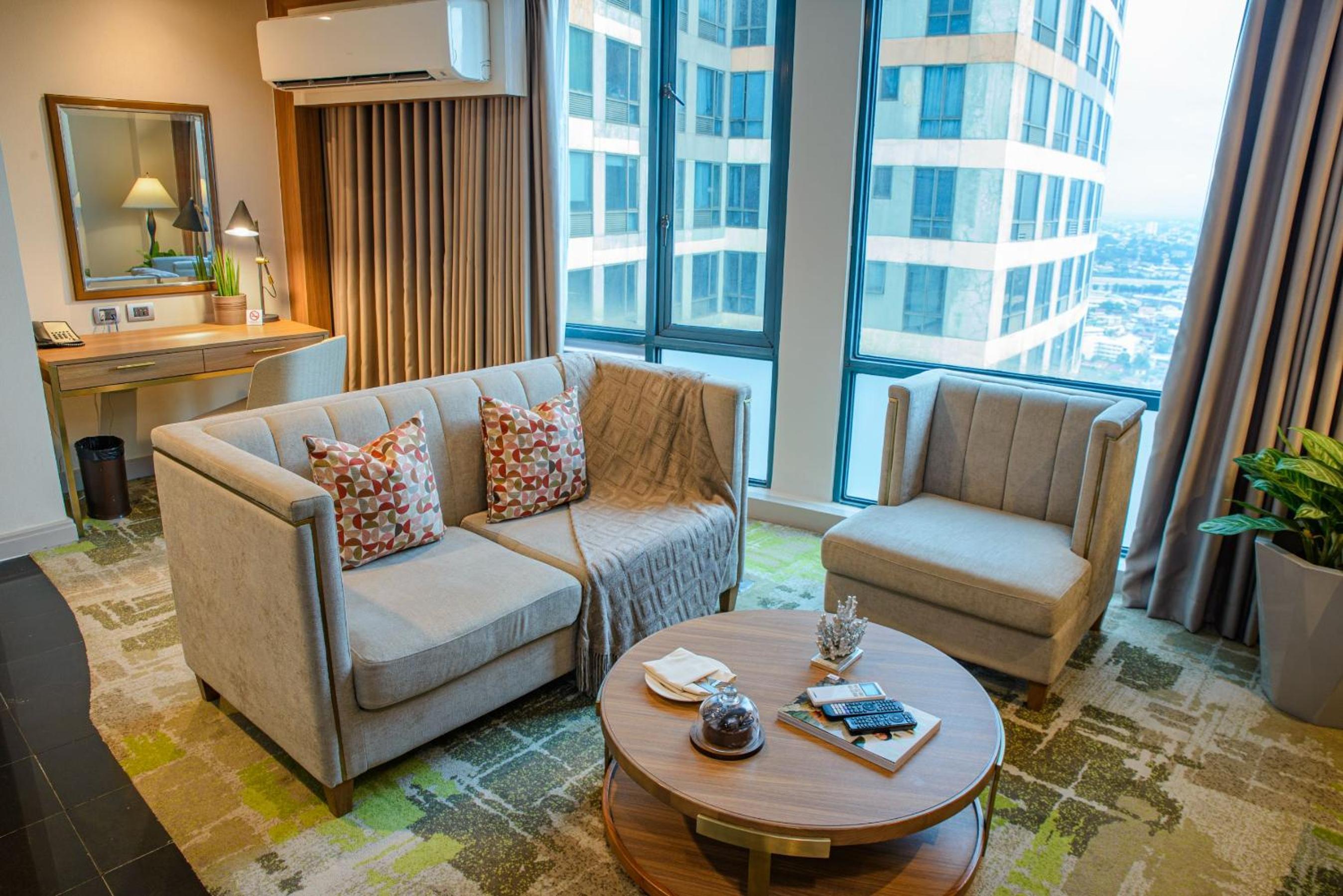 MCollection - Business & Leisure Stay in Eastwood City