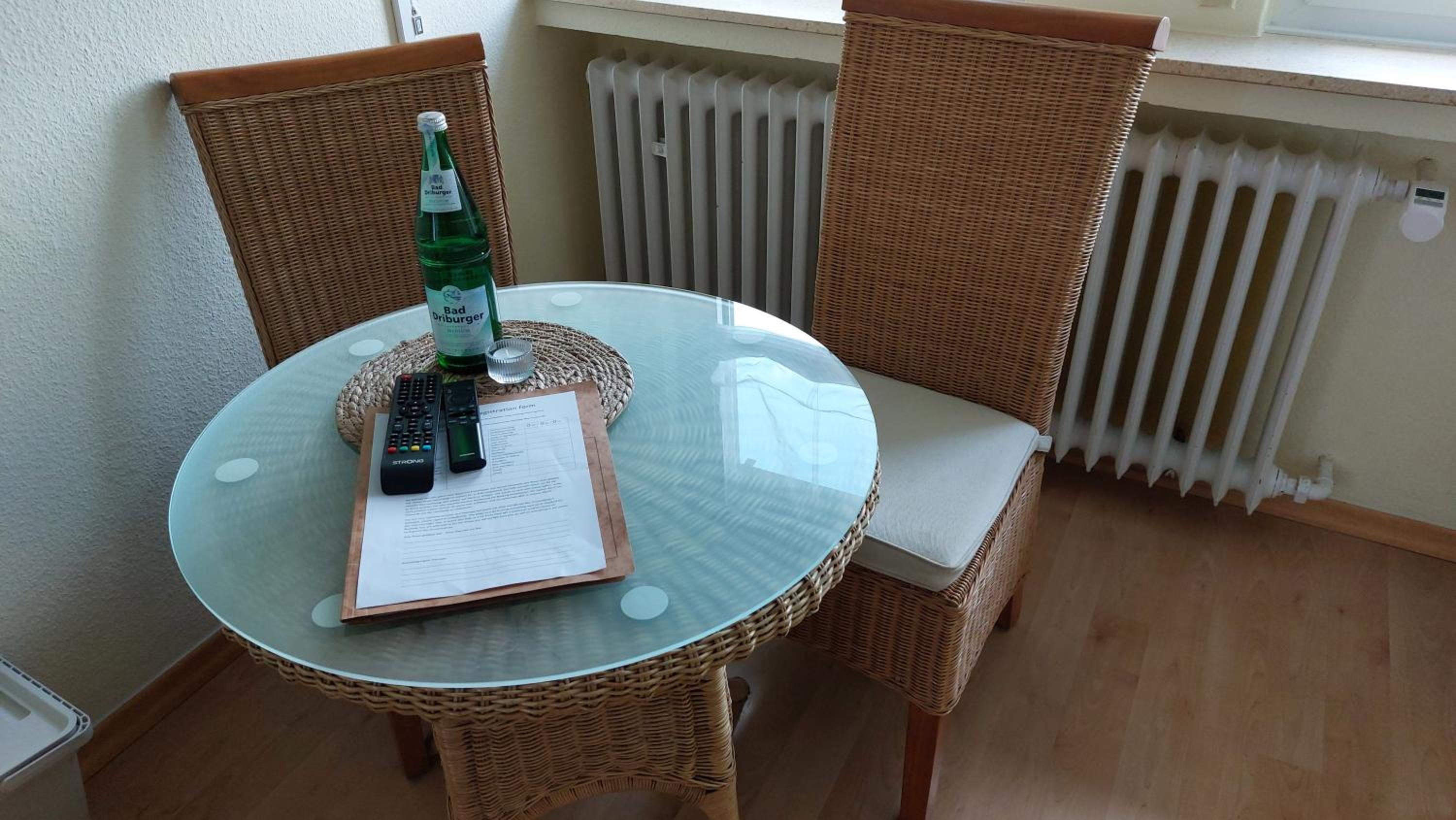 Ferienapartment MW 2b Höxter Weserbergland an der Weser inkl Küche, Wäsche, LAN, Parkplatz, Self CheckIn