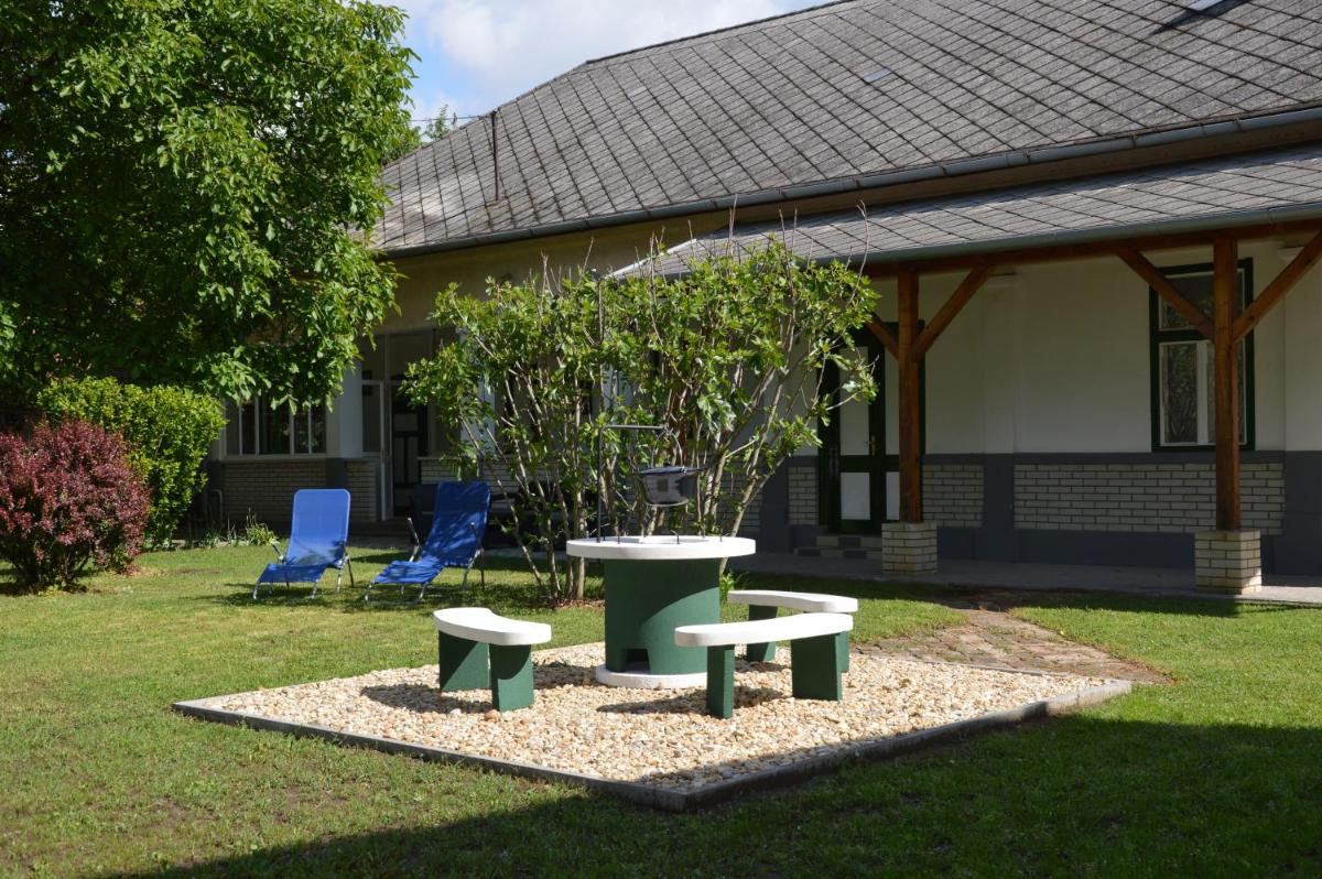 Photo 12