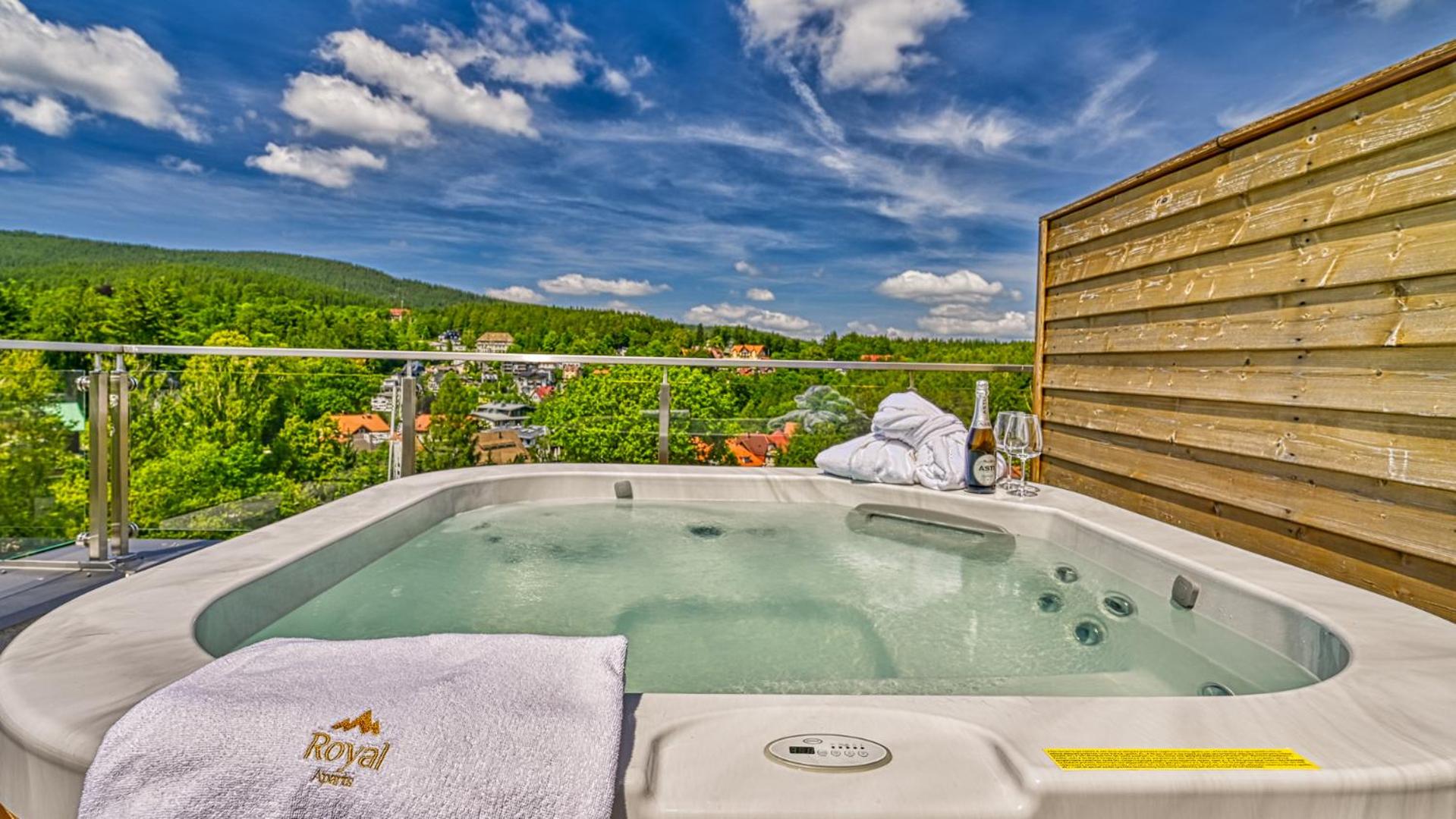 Apartamenty z basenem i saunami STONE HILL RESORT VIP Centrum by Royal Aparts
