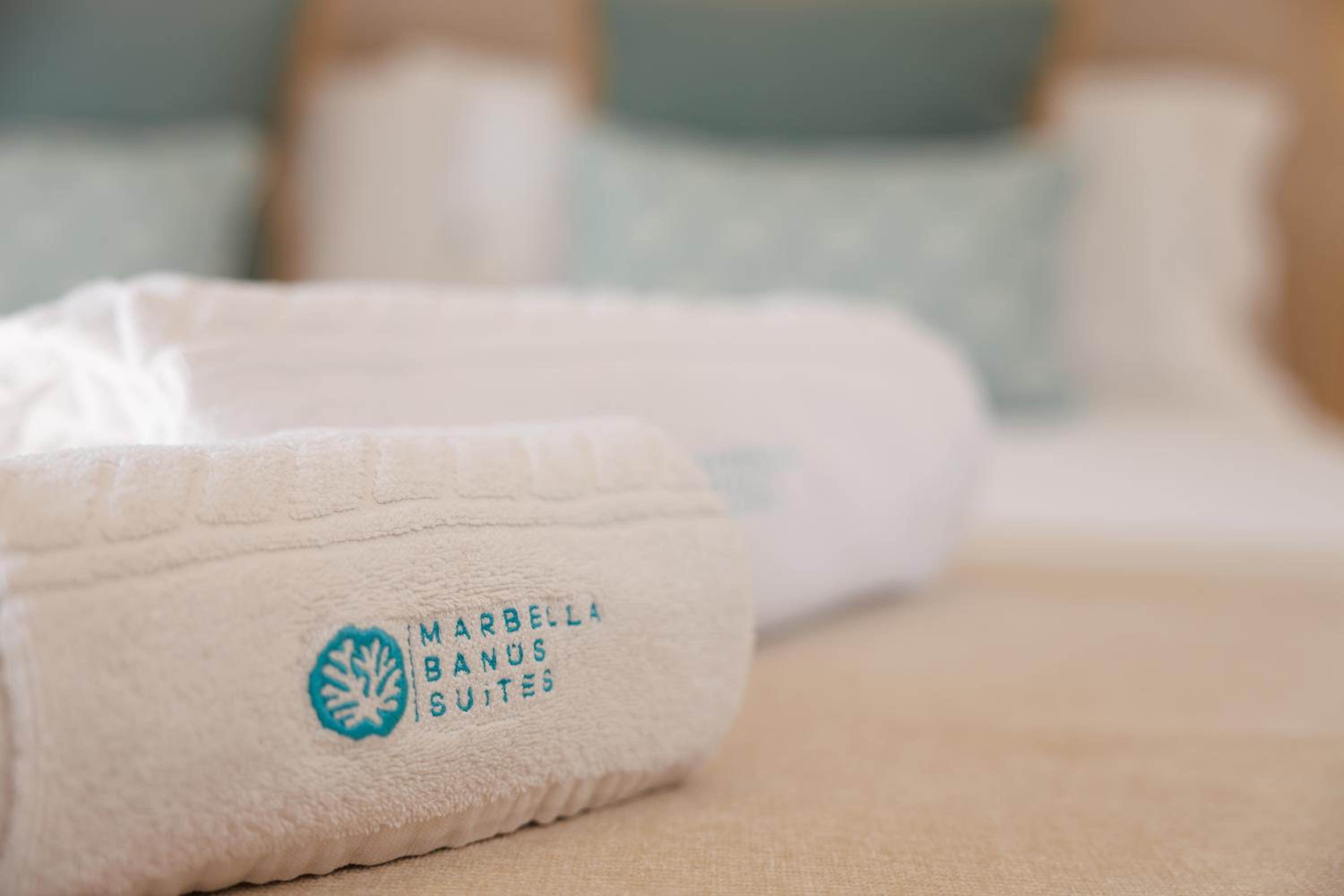 MARBELLA BANUS SUITES - Lovely-1bdm, terrace, 3pools