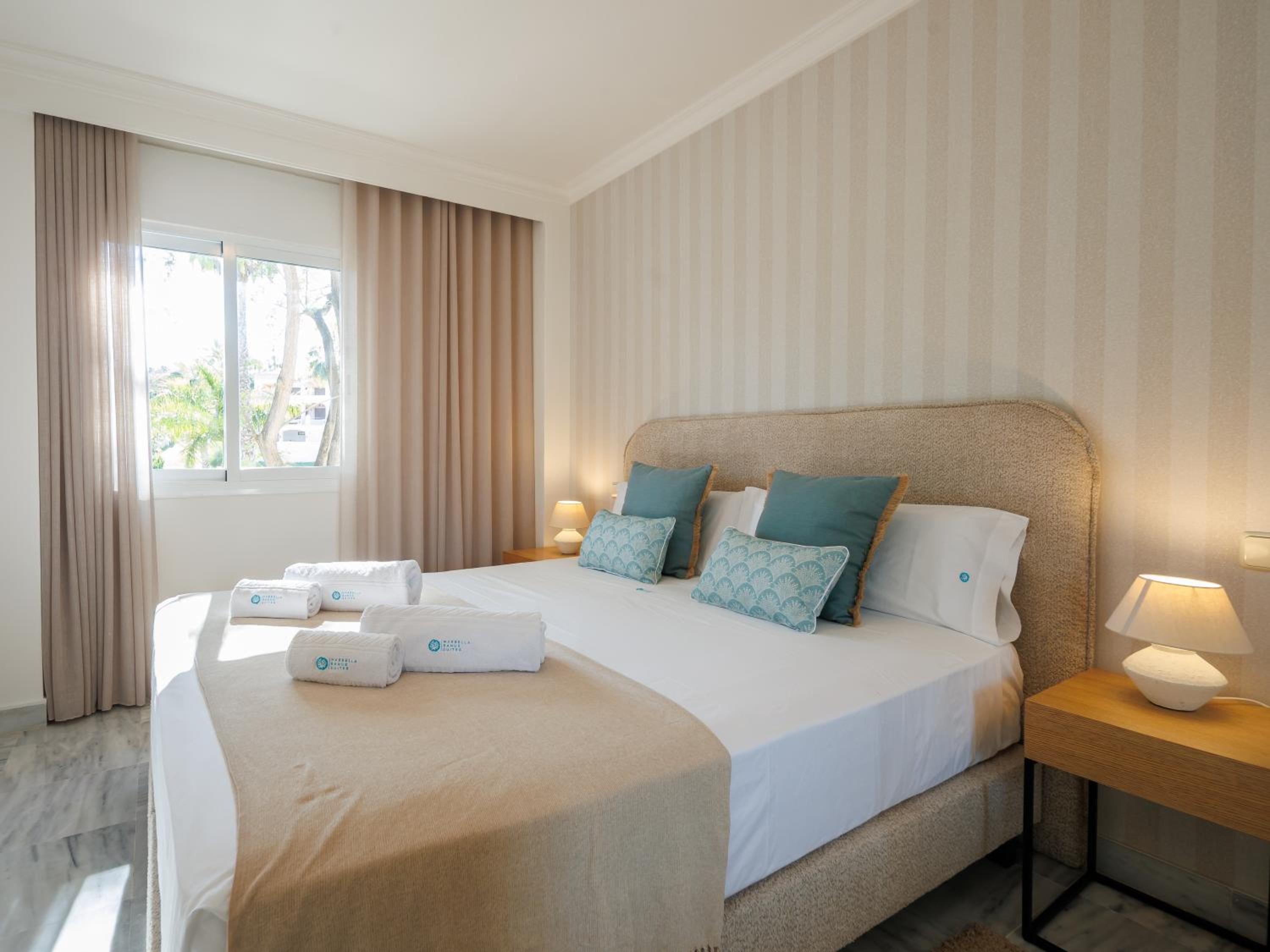 MARBELLA BANUS SUITES - Lovely-1bdm, terrace, 3pools