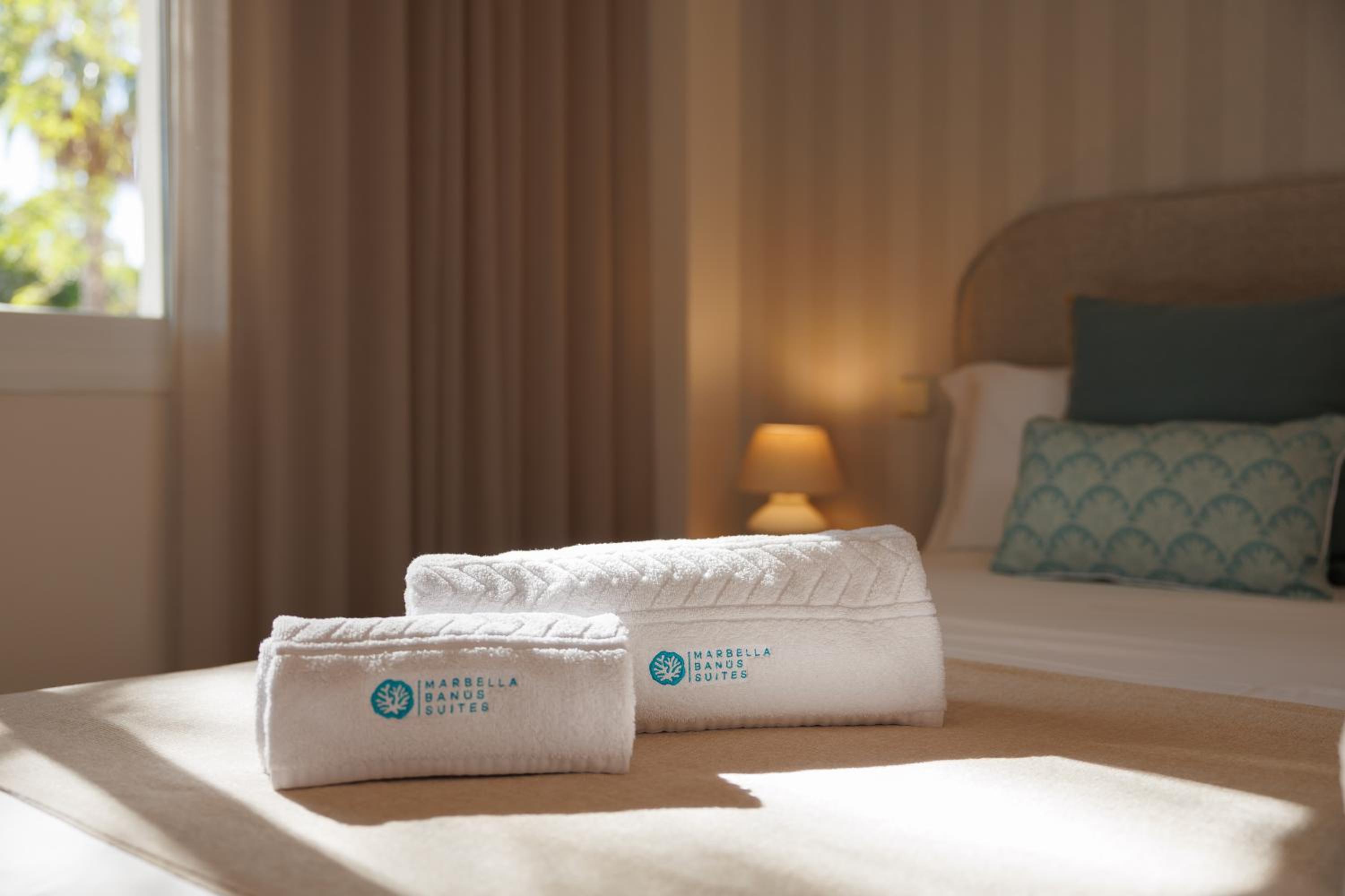 MARBELLA BANUS SUITES - Lovely-1bdm, terrace, 3pools