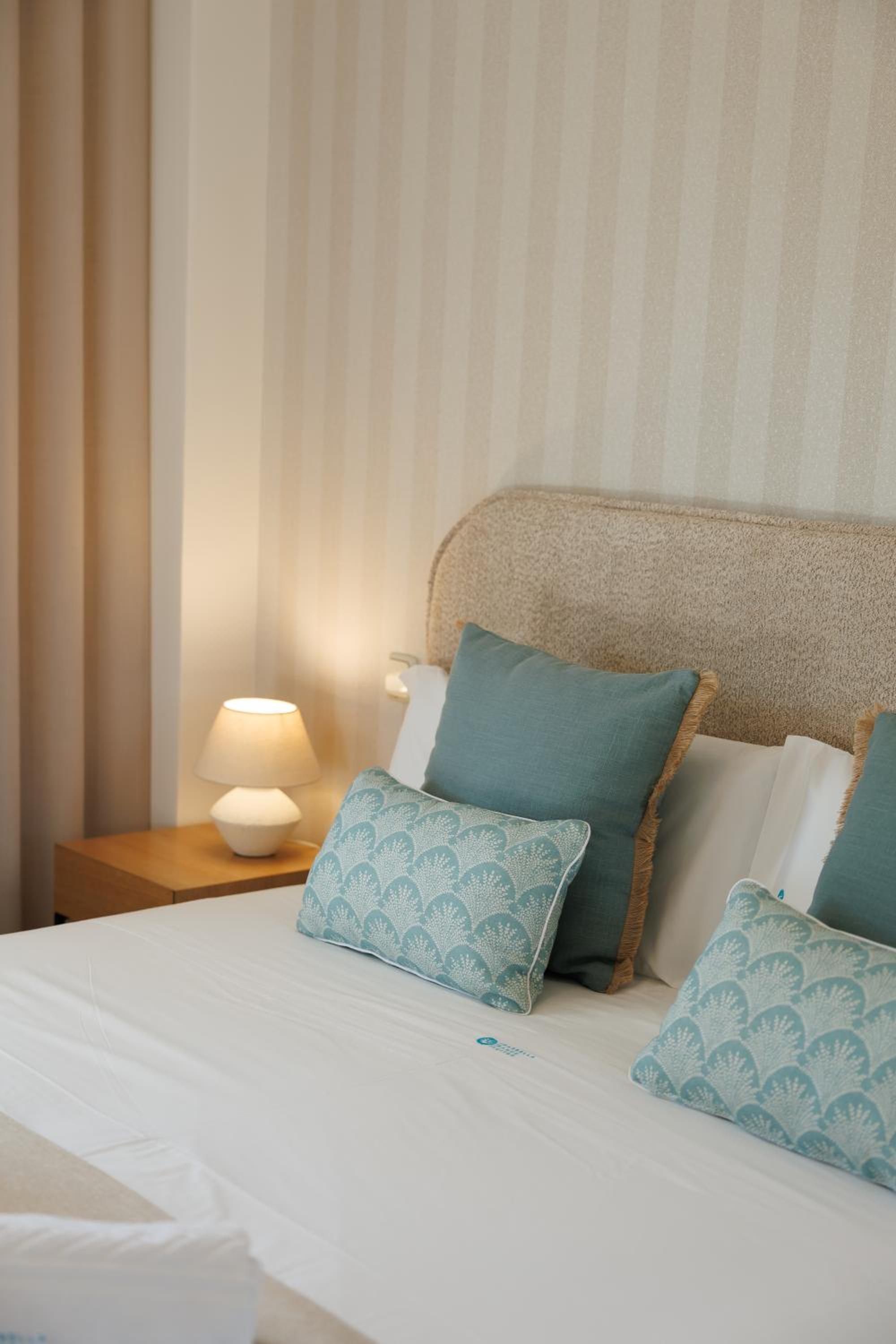 MARBELLA BANUS SUITES - Lovely-1bdm, terrace, 3pools