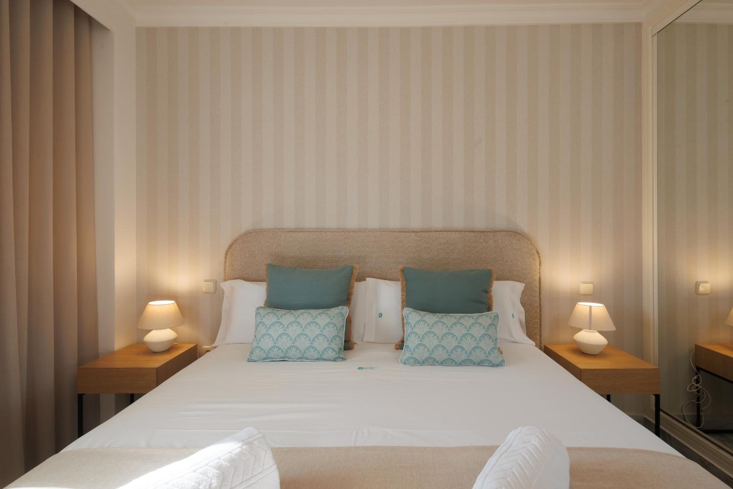 MARBELLA BANUS SUITES - Lovely-1bdm, terrace, 3pools