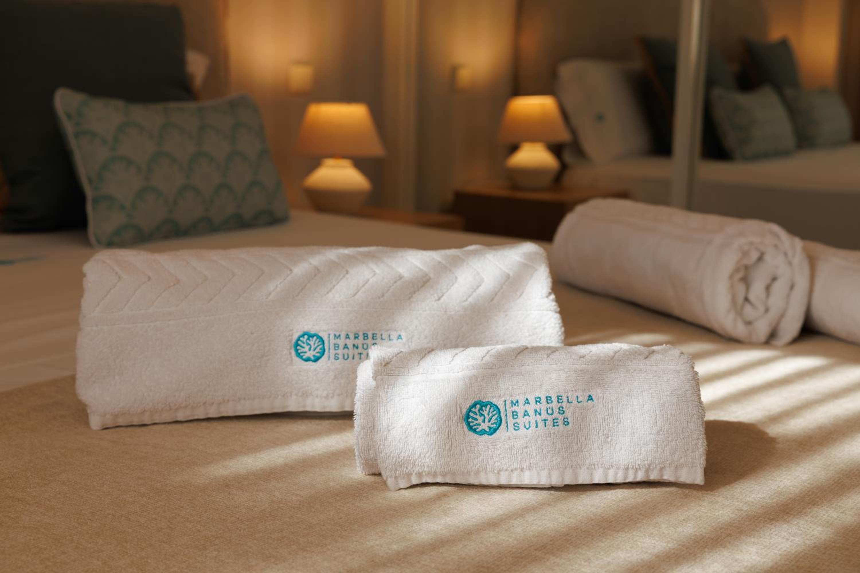 MARBELLA BANUS SUITES - Lovely-1bdm, terrace, 3pools