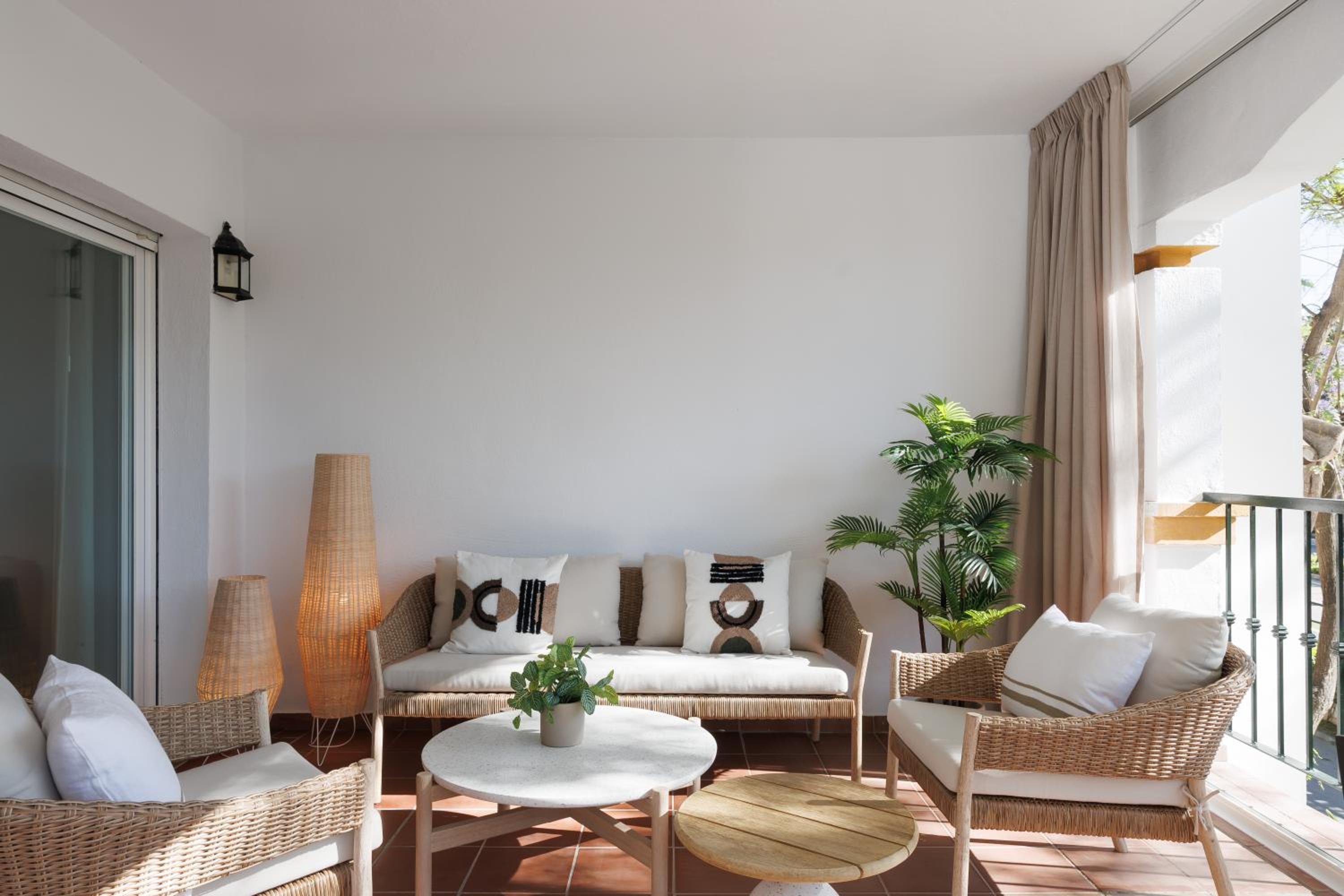MARBELLA BANUS SUITES - Lovely-1bdm, terrace, 3pools