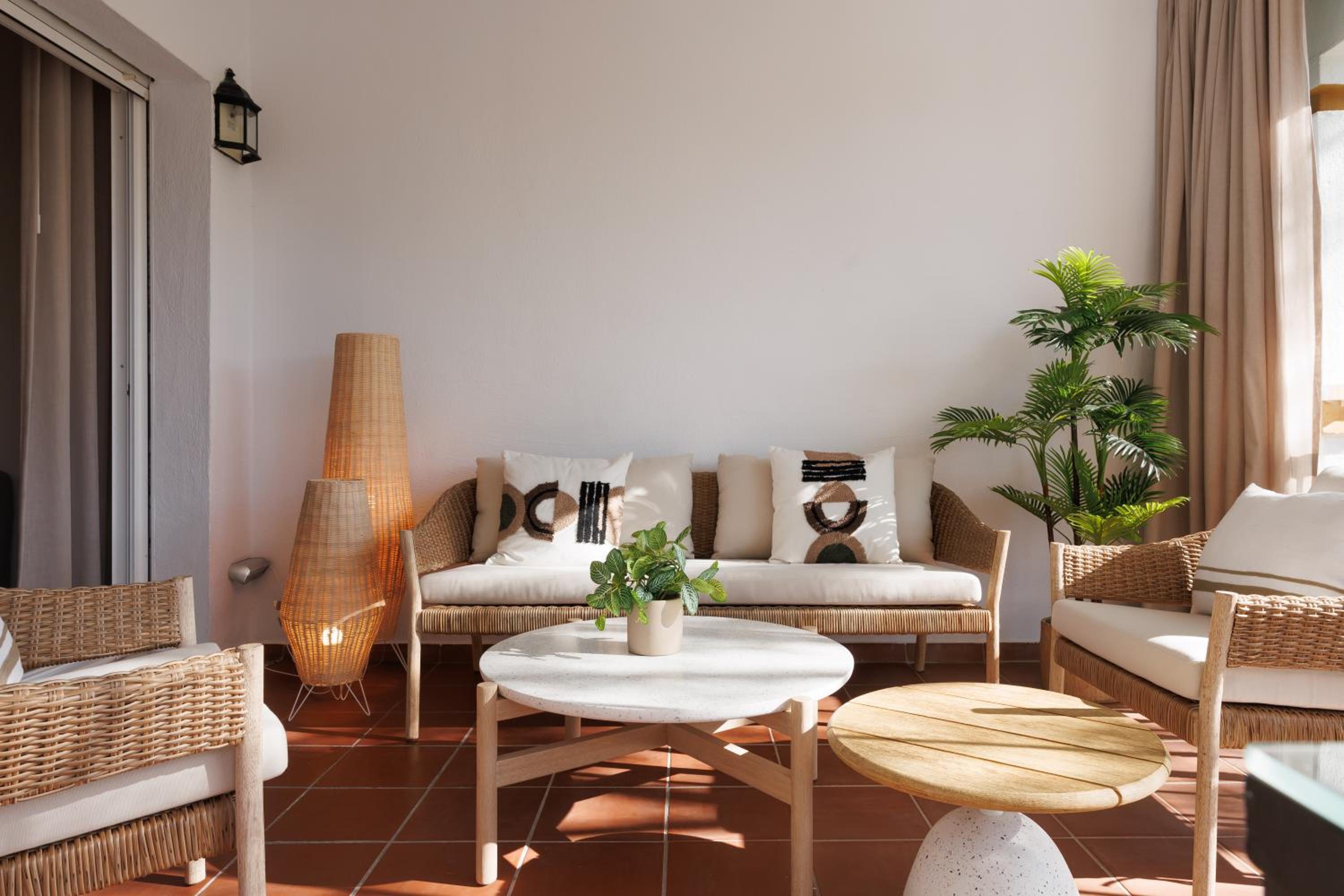MARBELLA BANUS SUITES - Lovely-1bdm, terrace, 3pools
