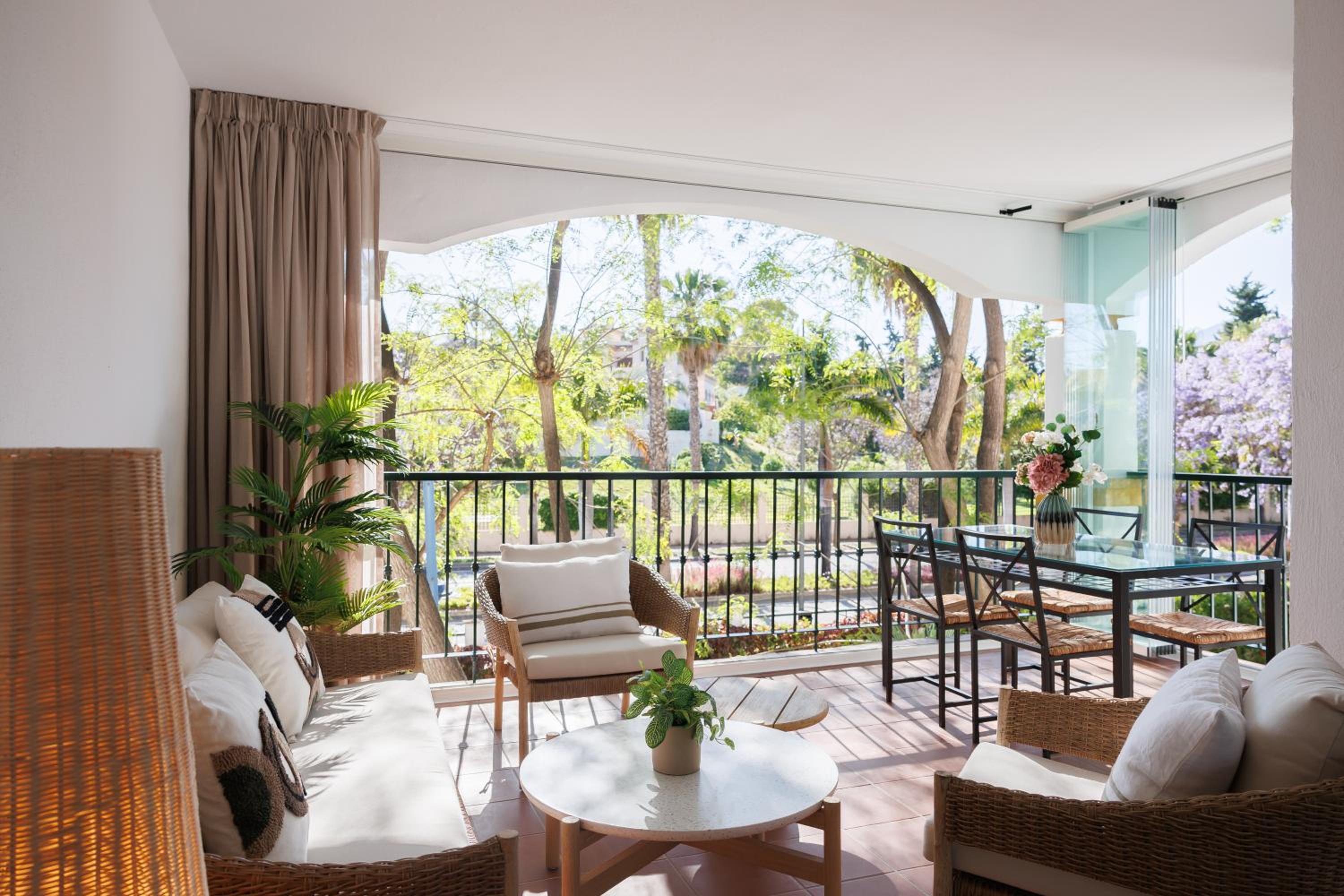 MARBELLA BANUS SUITES - Lovely-1bdm, terrace, 3pools