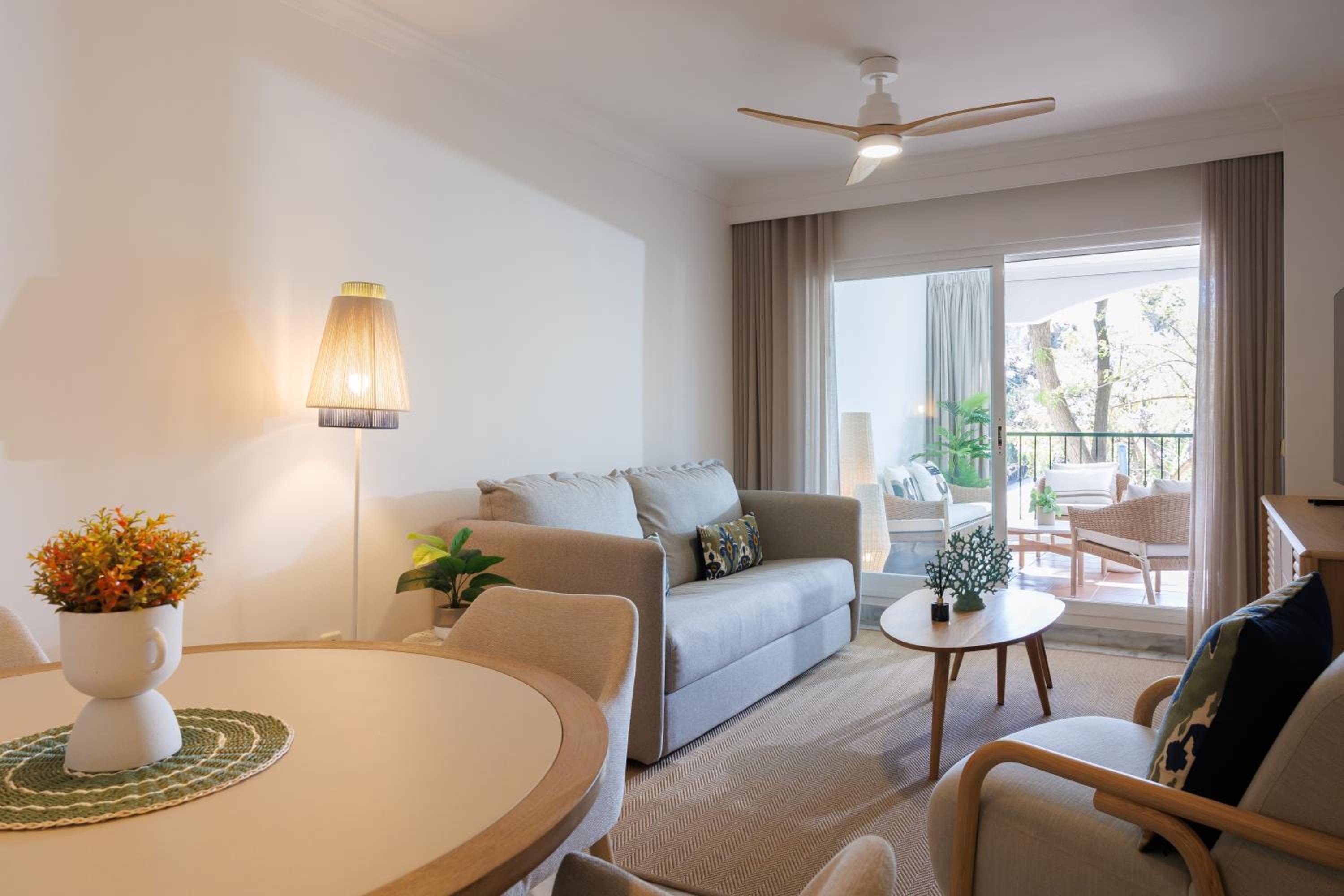 MARBELLA BANUS SUITES - Lovely-1bdm, terrace, 3pools