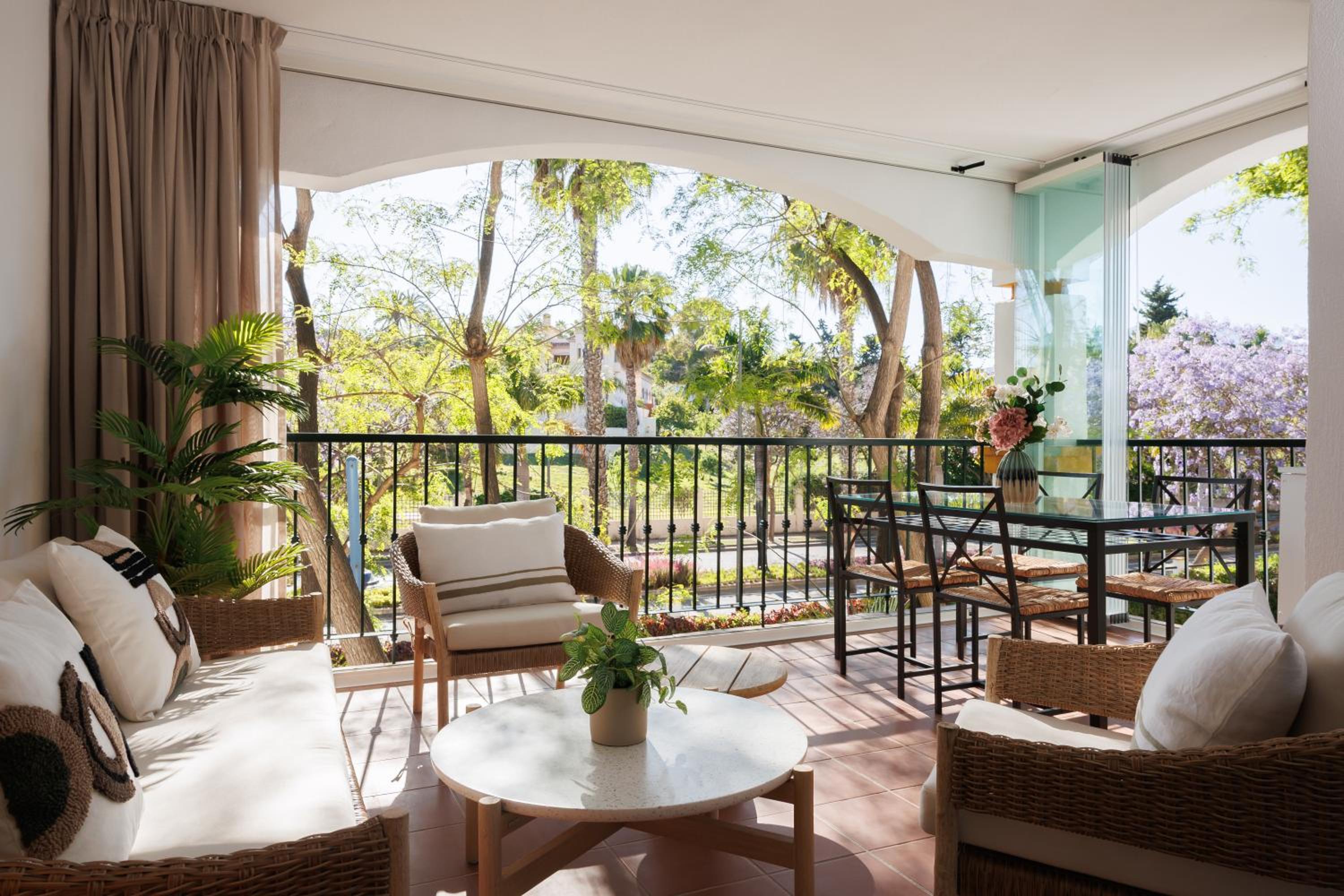 MARBELLA BANUS SUITES - Lovely-1bdm, terrace, 3pools