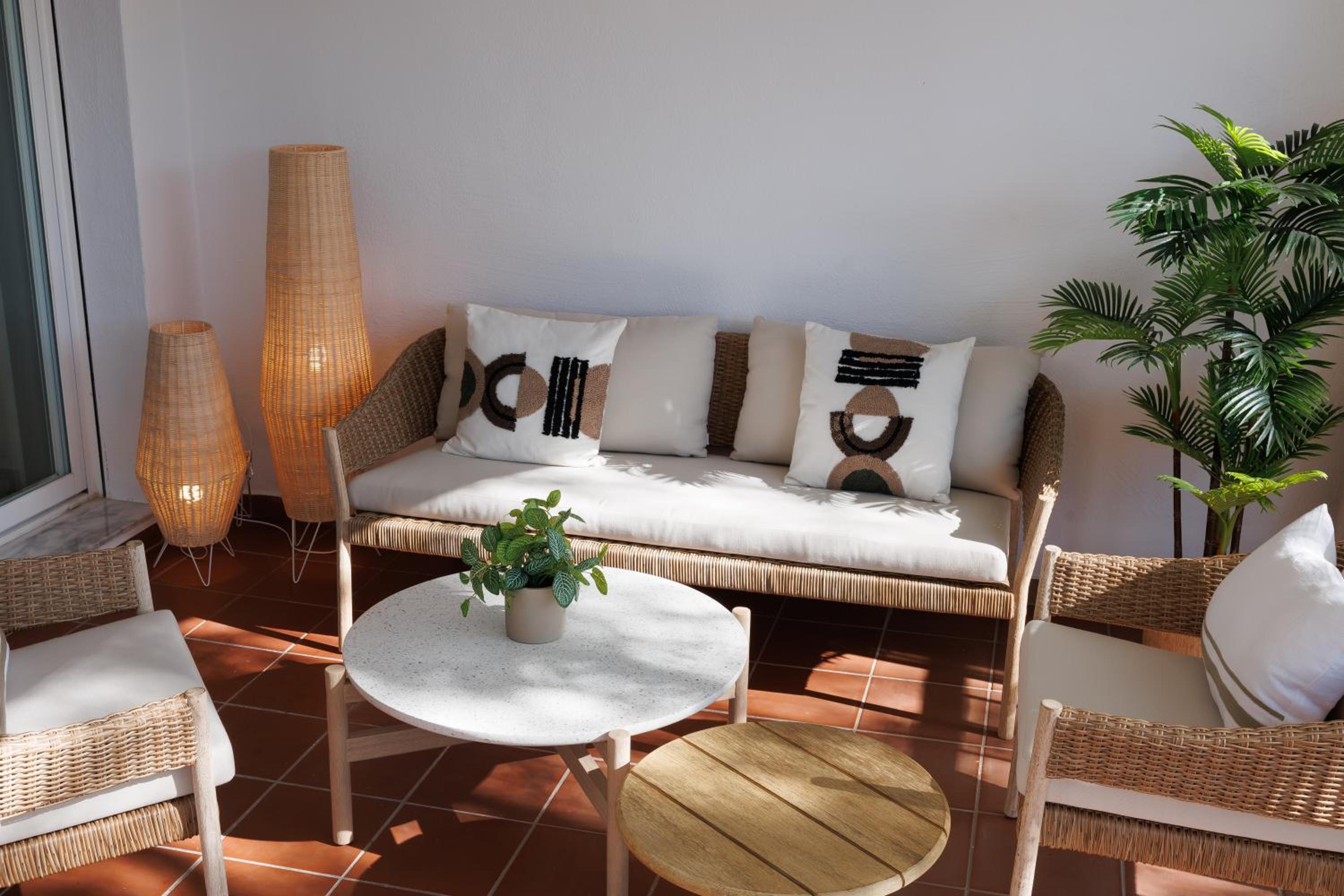 MARBELLA BANUS SUITES - Lovely-1bdm, terrace, 3pools