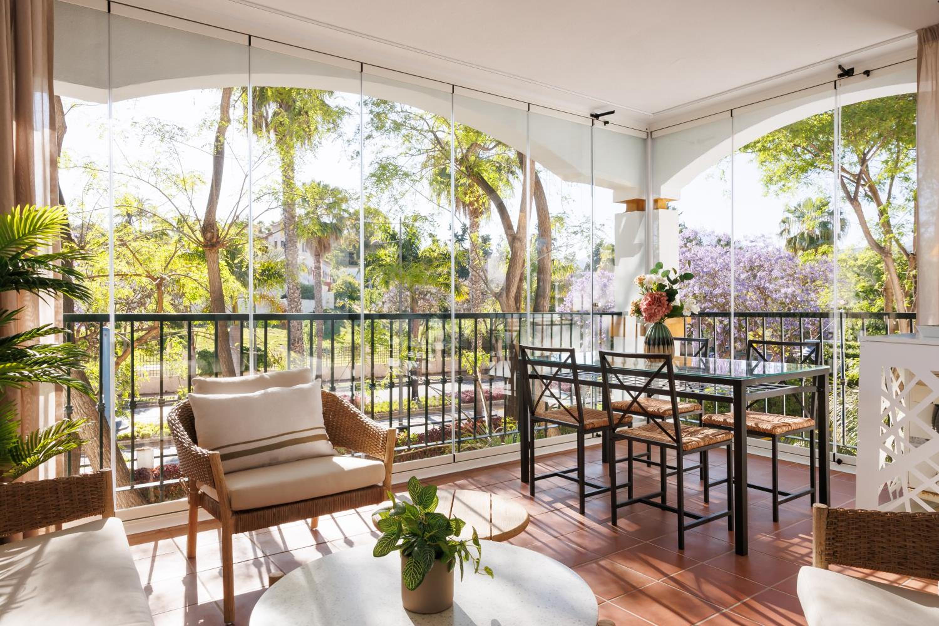 MARBELLA BANUS SUITES - Lovely-1bdm, terrace, 3pools