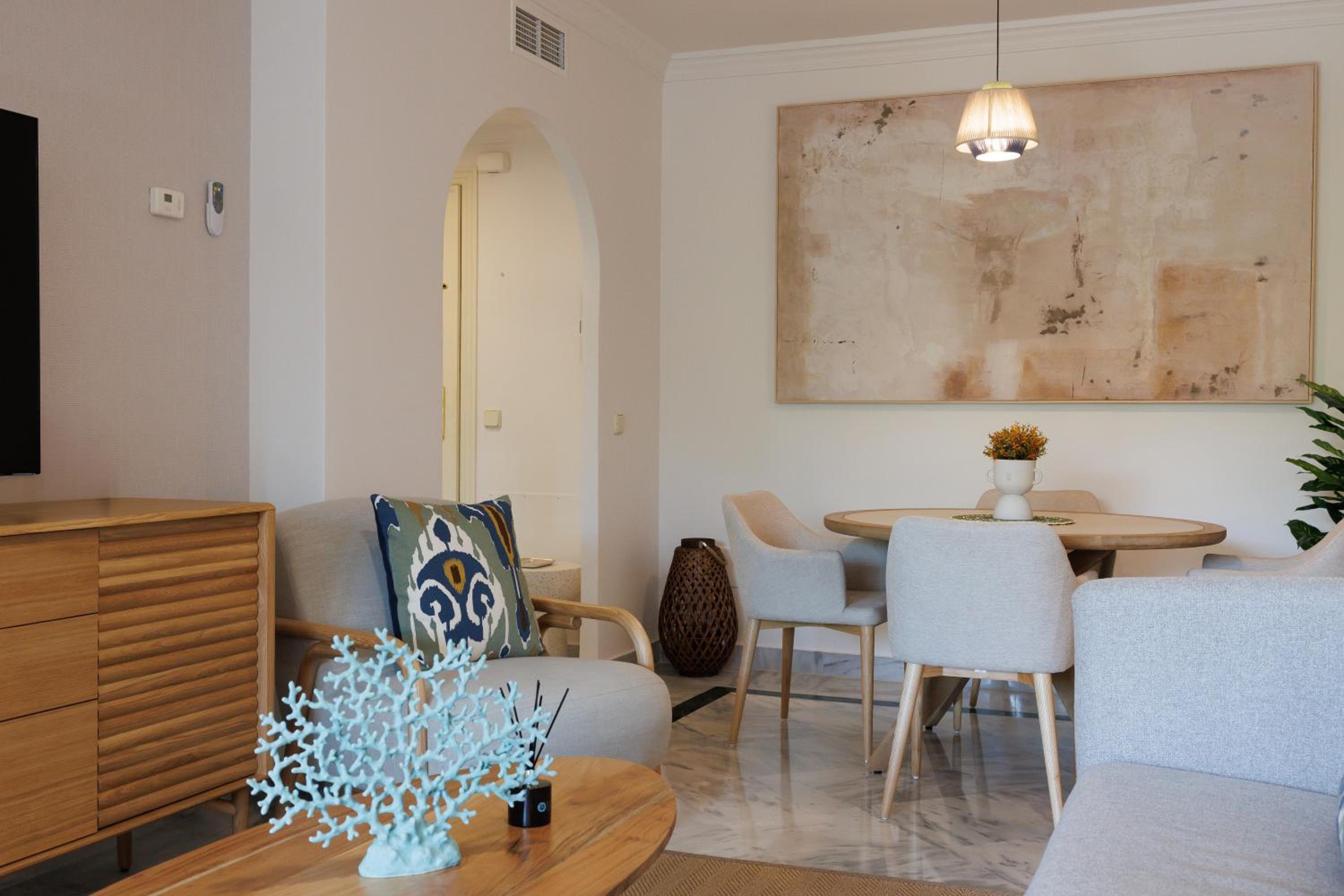 MARBELLA BANUS SUITES - Lovely-1bdm, terrace, 3pools
