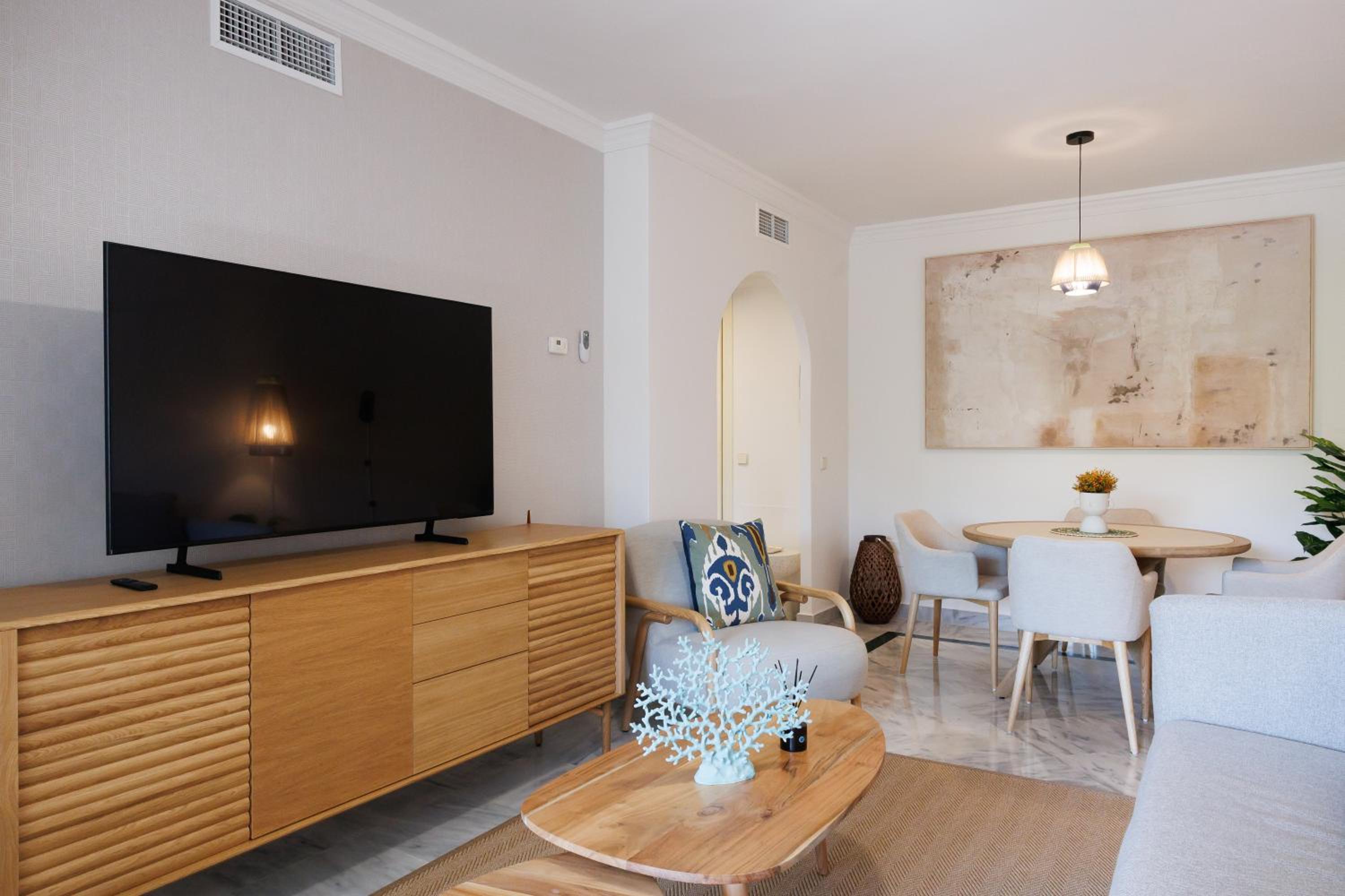 MARBELLA BANUS SUITES - Lovely-1bdm, terrace, 3pools