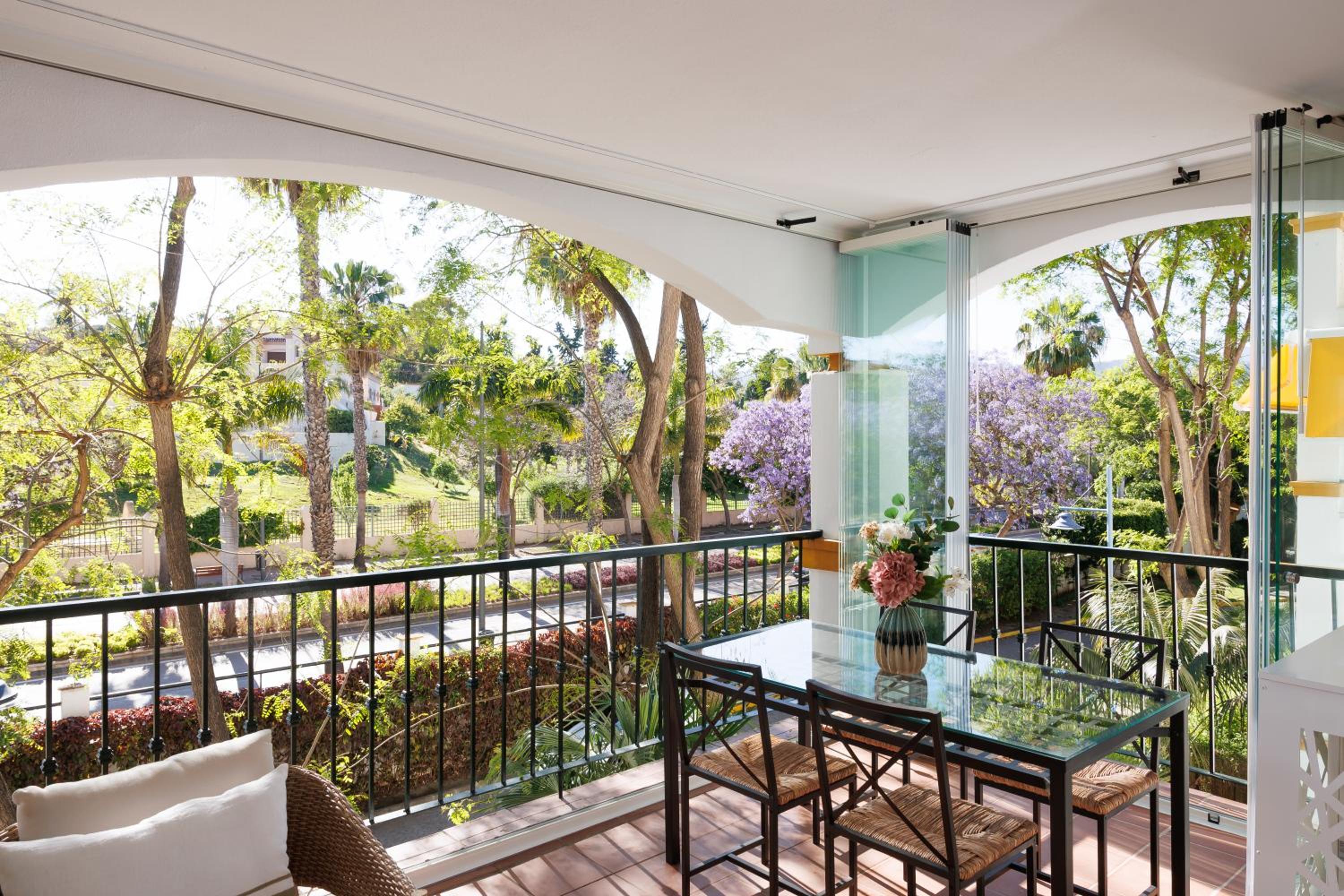 MARBELLA BANUS SUITES - Lovely-1bdm, terrace, 3pools