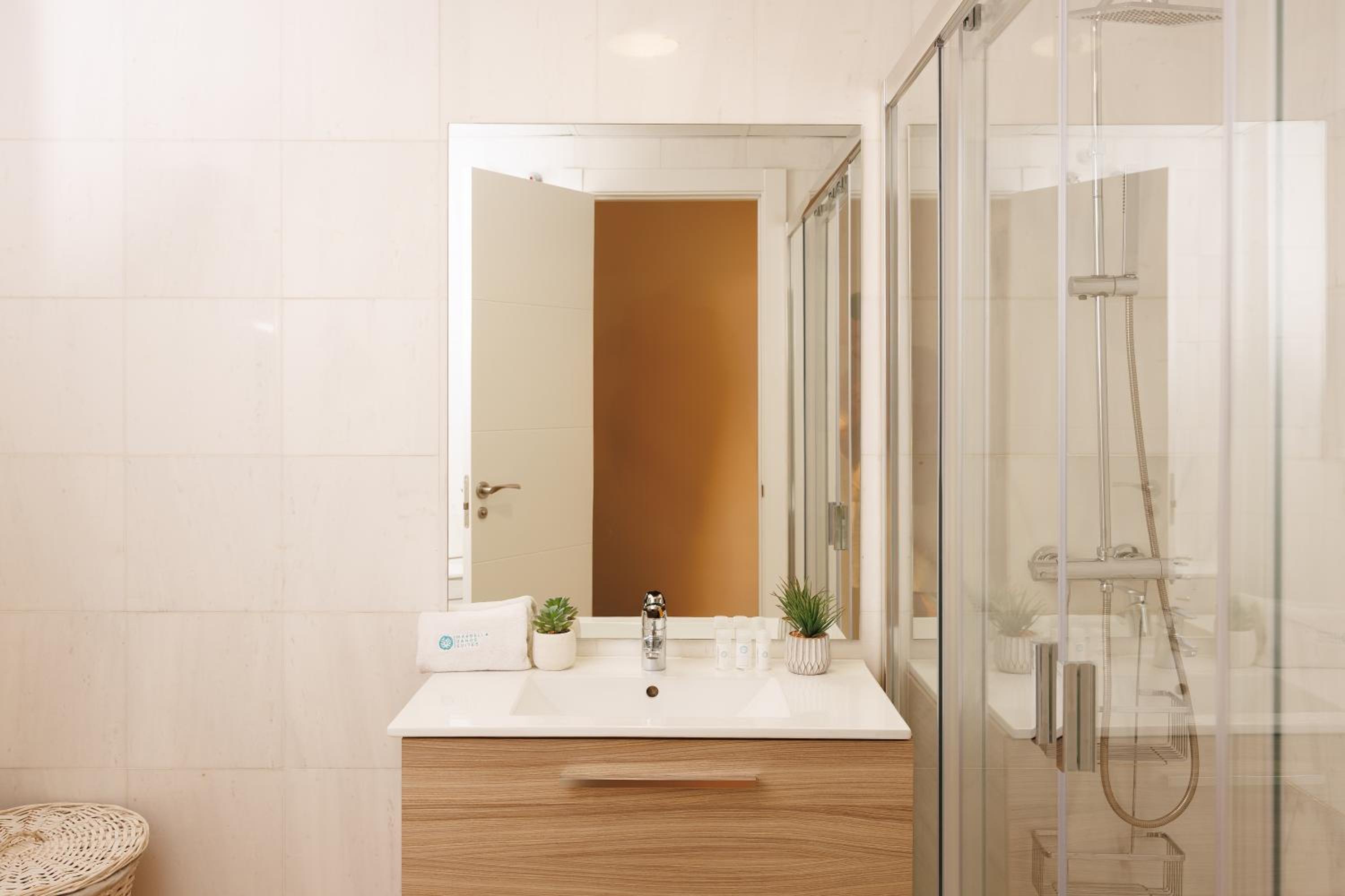MARBELLA BANUS SUITES - Banus Playa Rocio Beachfront Complex