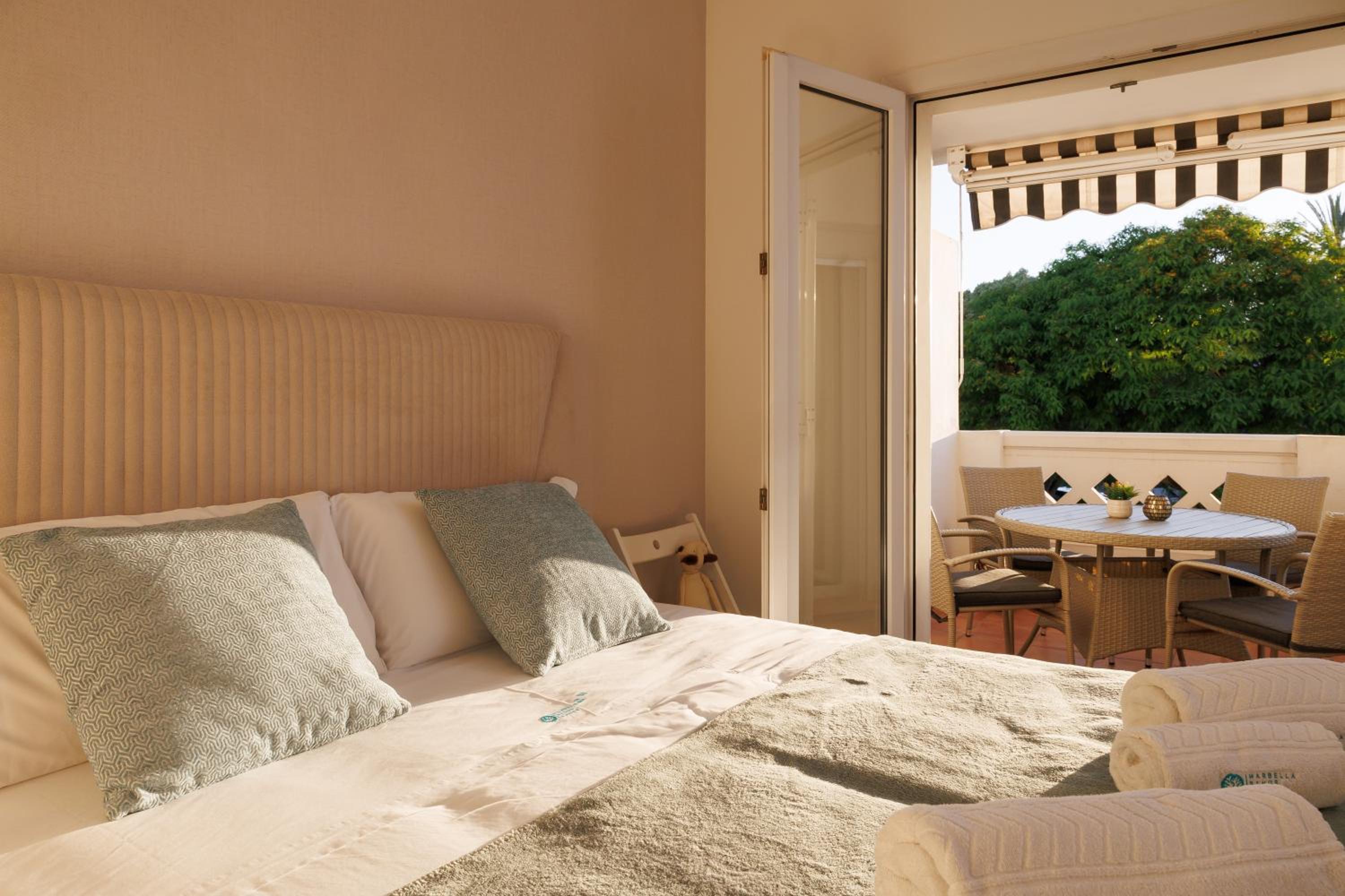 MARBELLA BANUS SUITES - Banus Playa Rocio Beachfront Complex