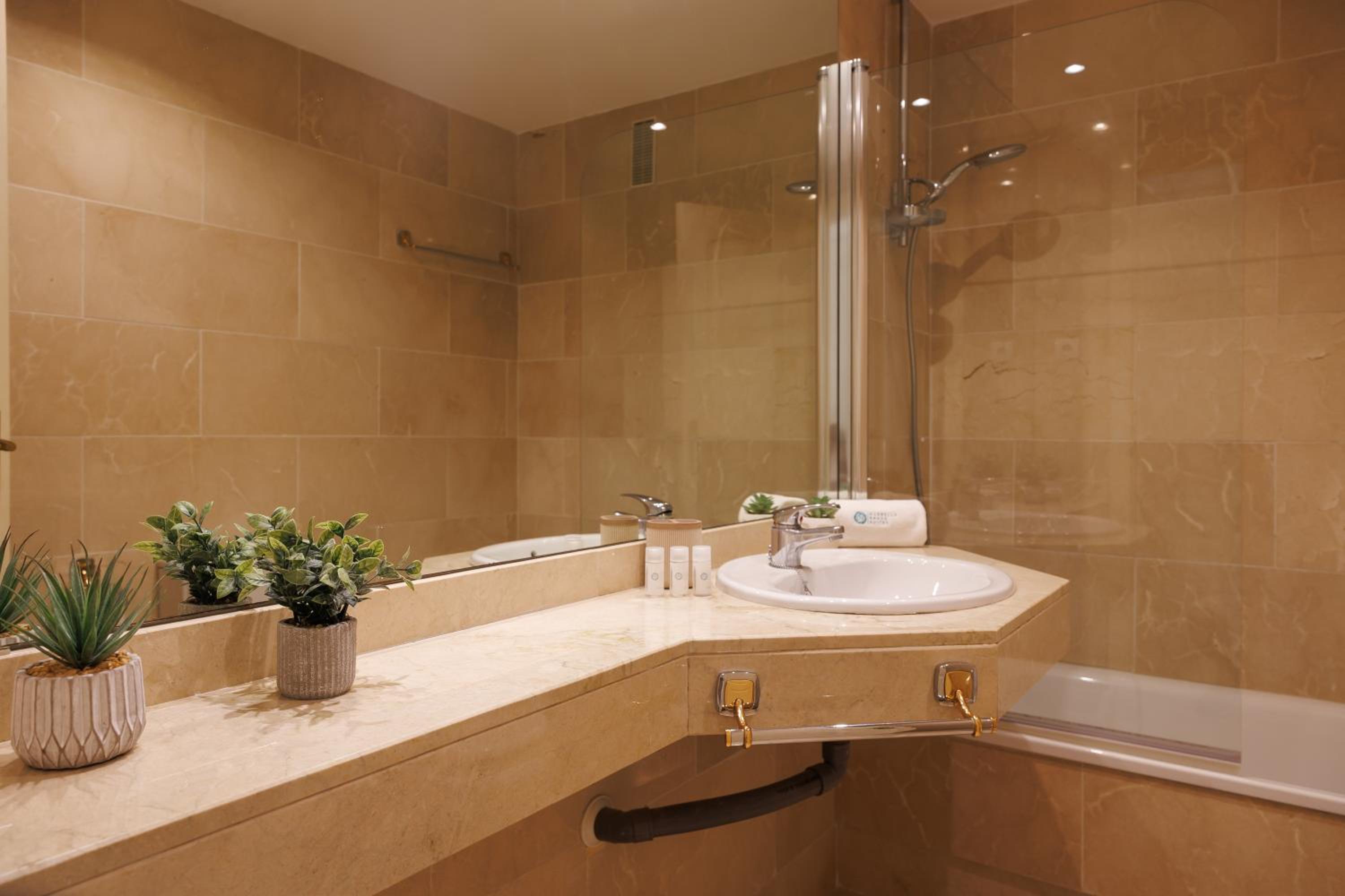 MARBELLA BANUS SUITES - Terrazas de Banus Garden Views