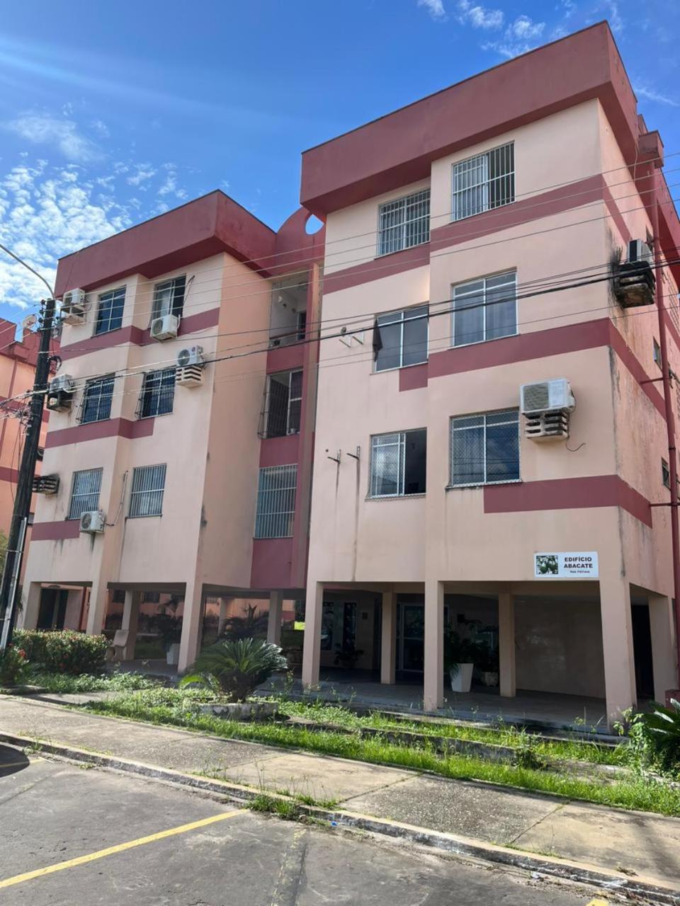 Apartamento moderno e bem localizado